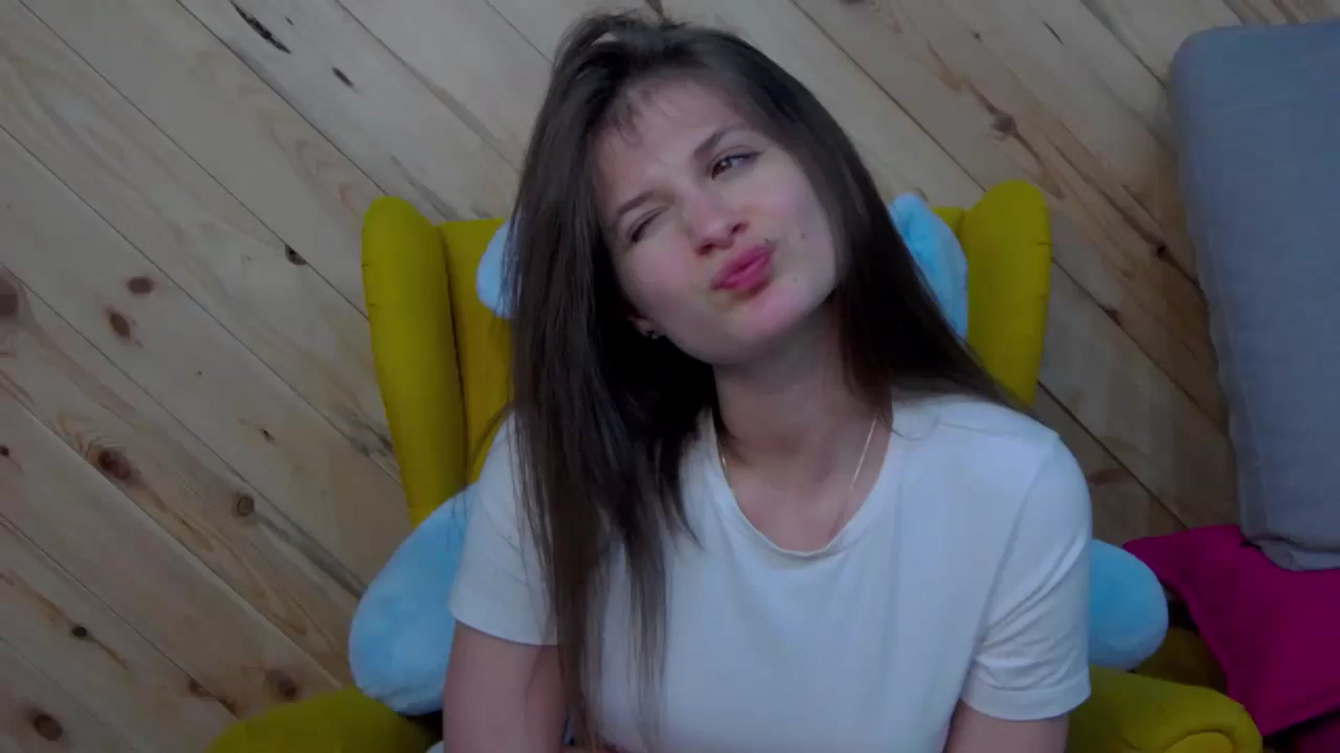 Gallery image thumbnail from LeslieKat's myfreecams stream on, 04/24/2024, 21:08 image 19 of 20