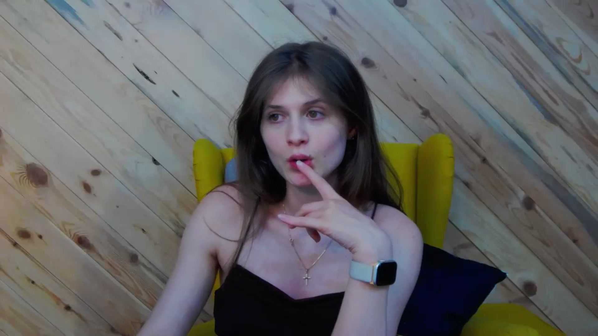 Gallery image thumbnail from LeslieKat's myfreecams stream on, 05/03/2024, 18:22 image 20 of 20
