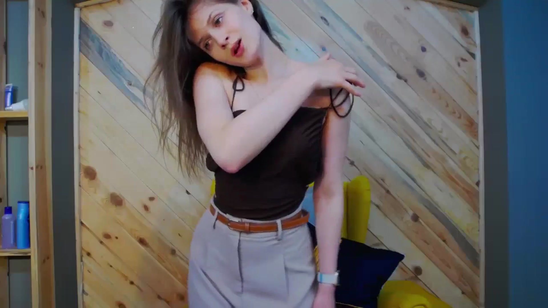 Gallery image thumbnail from LeslieKat's myfreecams stream on, 05/03/2024, 18:22 image 9 of 20