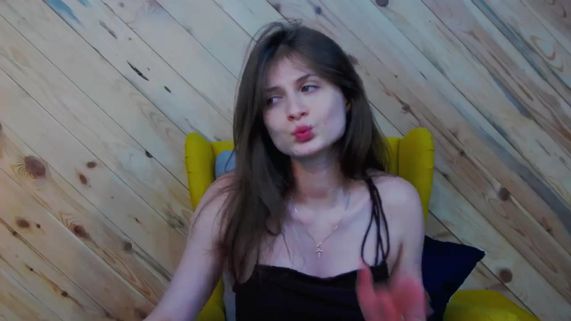 Gallery image thumbnail from LeslieKat's myfreecams stream on, 05/03/2024, 18:22 image 10 of 20