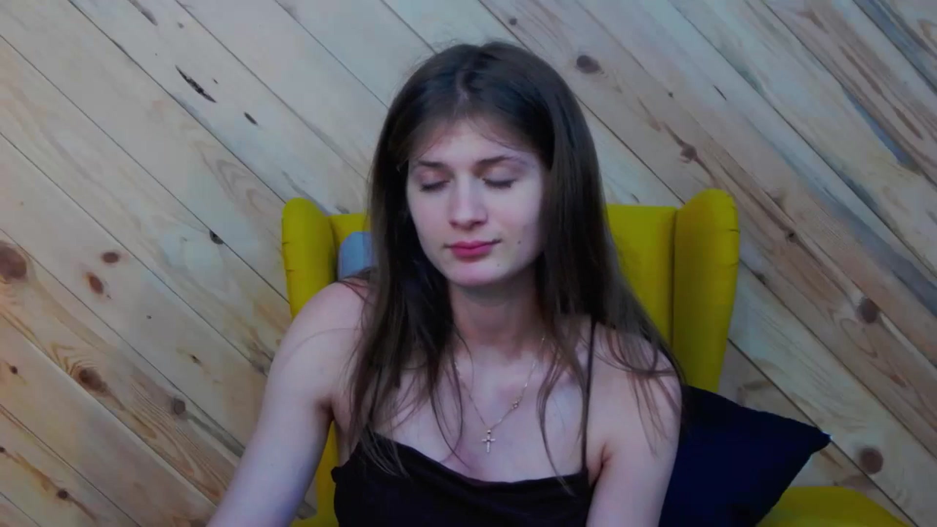 Gallery image thumbnail from LeslieKat's myfreecams stream on, 05/03/2024, 19:16 image 6 of 20