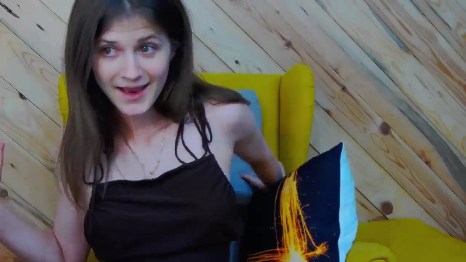 Gallery image thumbnail from LeslieKat's myfreecams stream on, 05/03/2024, 22:35 image 6 of 20