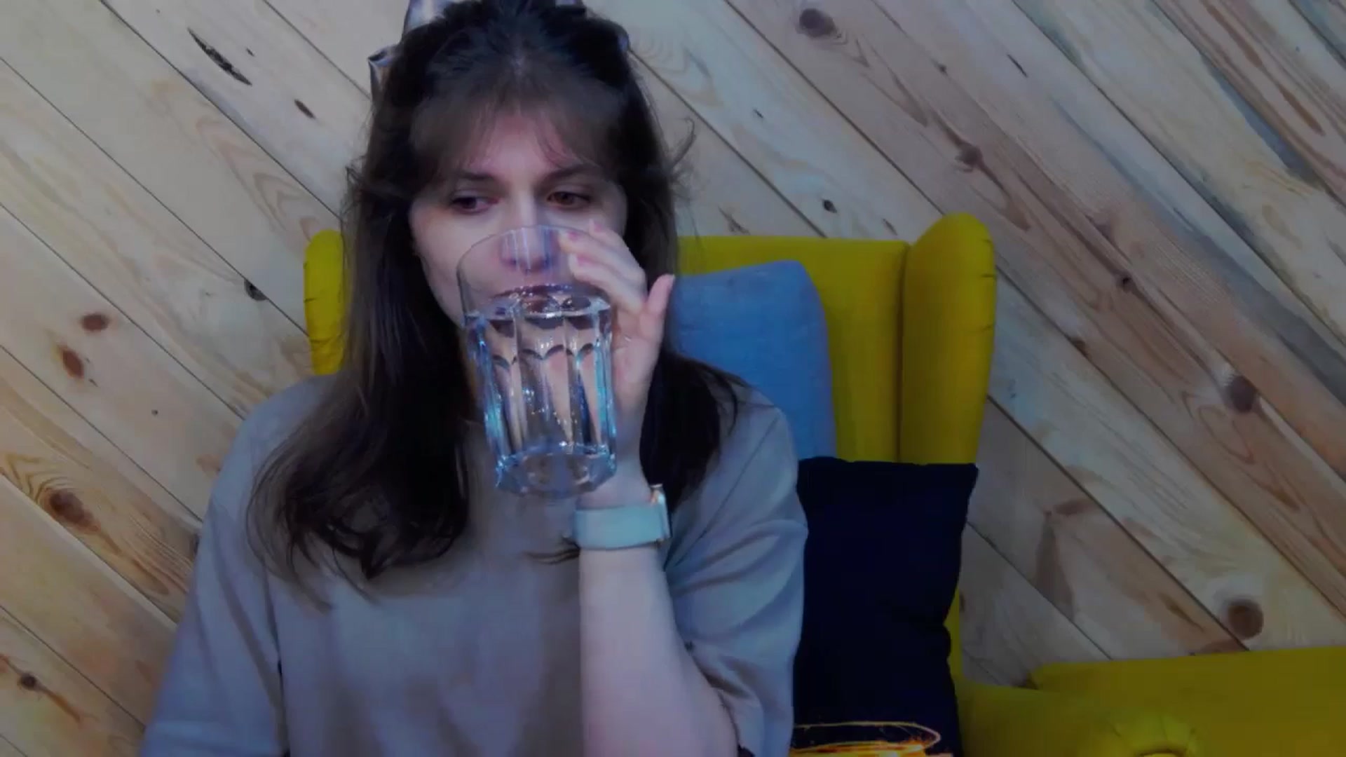 Gallery image thumbnail from LeslieKat's myfreecams stream on, 05/06/2024, 18:00 image 9 of 20