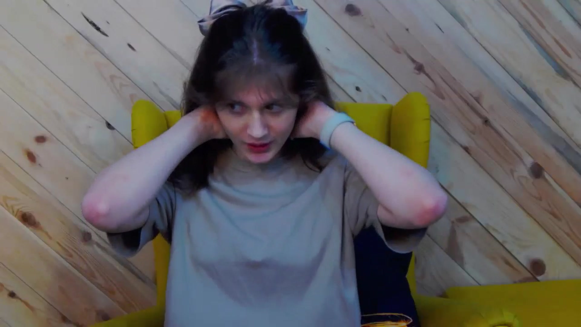 Gallery image thumbnail from LeslieKat's myfreecams stream on, 05/06/2024, 18:00 image 18 of 20