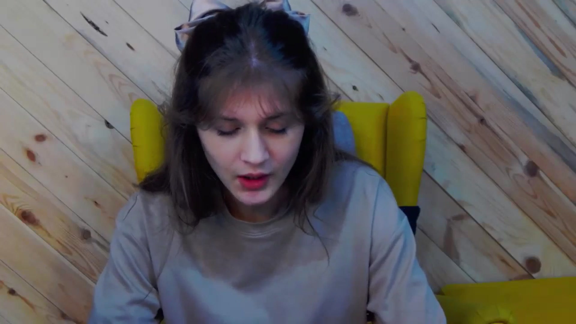 Gallery image thumbnail from LeslieKat's myfreecams stream on, 05/06/2024, 18:00 image 17 of 20