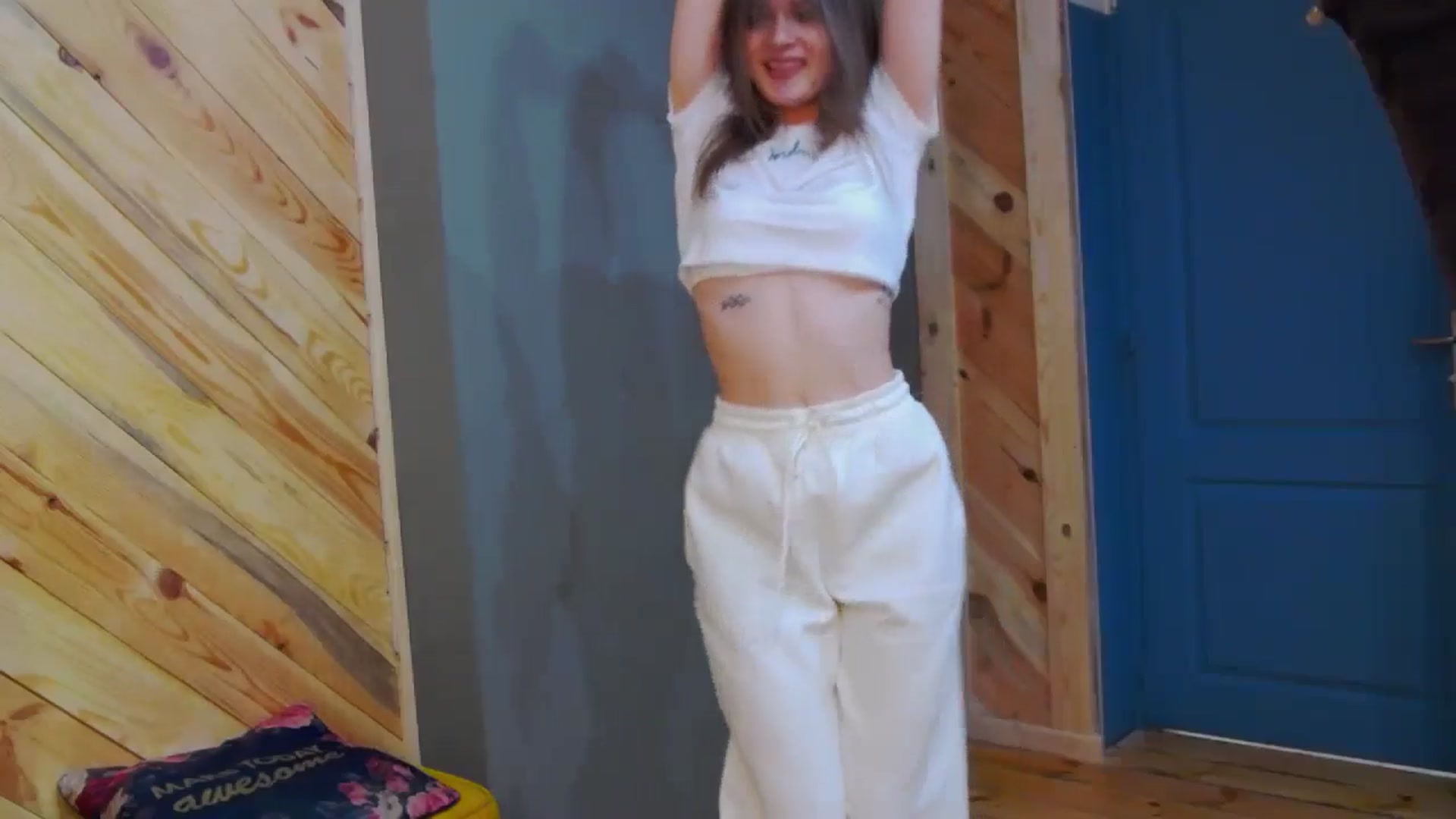 Gallery image thumbnail from LeslieKat's myfreecams stream on, 05/07/2024, 17:31 image 3 of 20