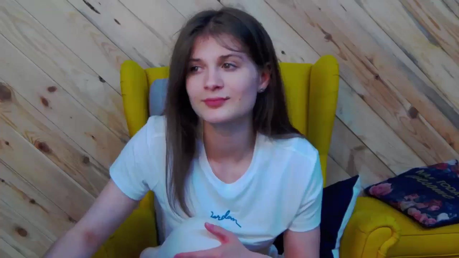 Gallery image thumbnail from LeslieKat's myfreecams stream on, 05/07/2024, 23:14 image 19 of 20