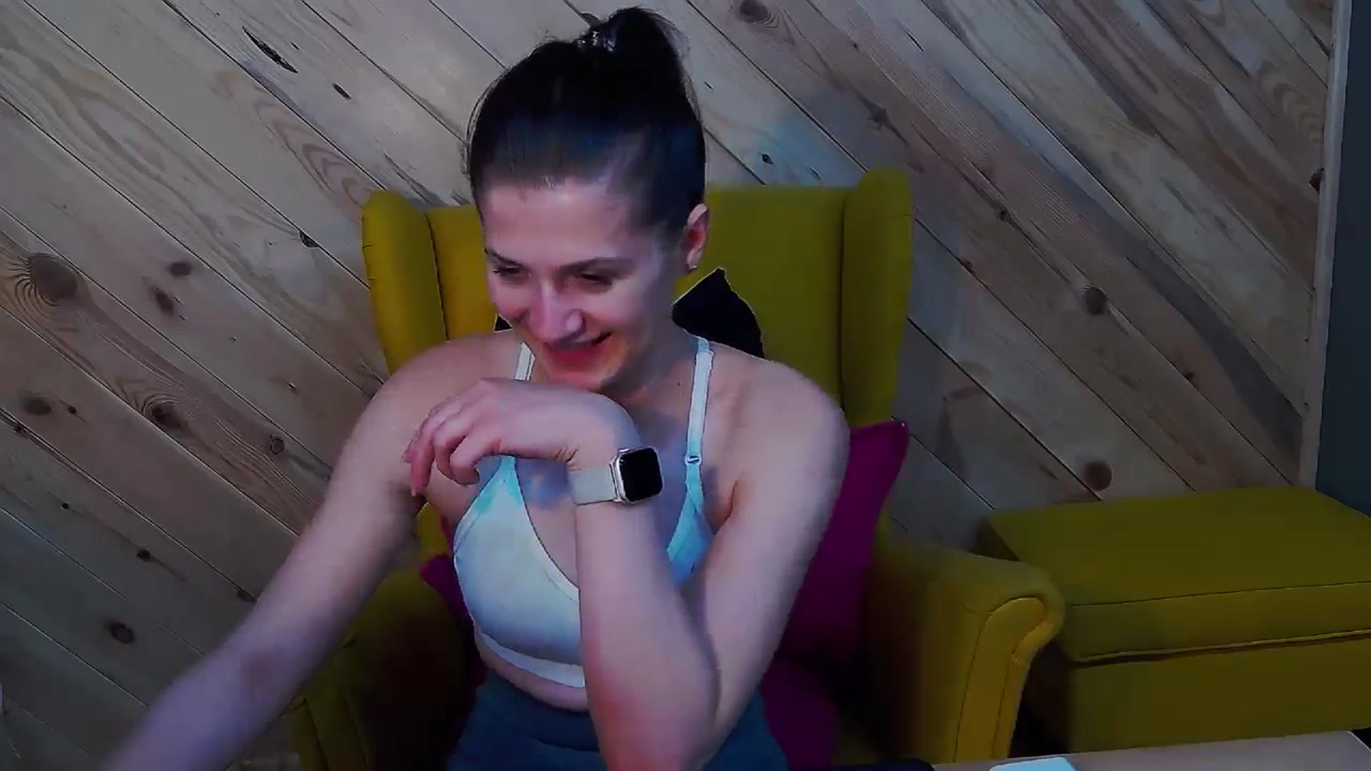 Gallery image thumbnail from LeslieKat's myfreecams stream on, 05/15/2024, 22:15 image 5 of 20