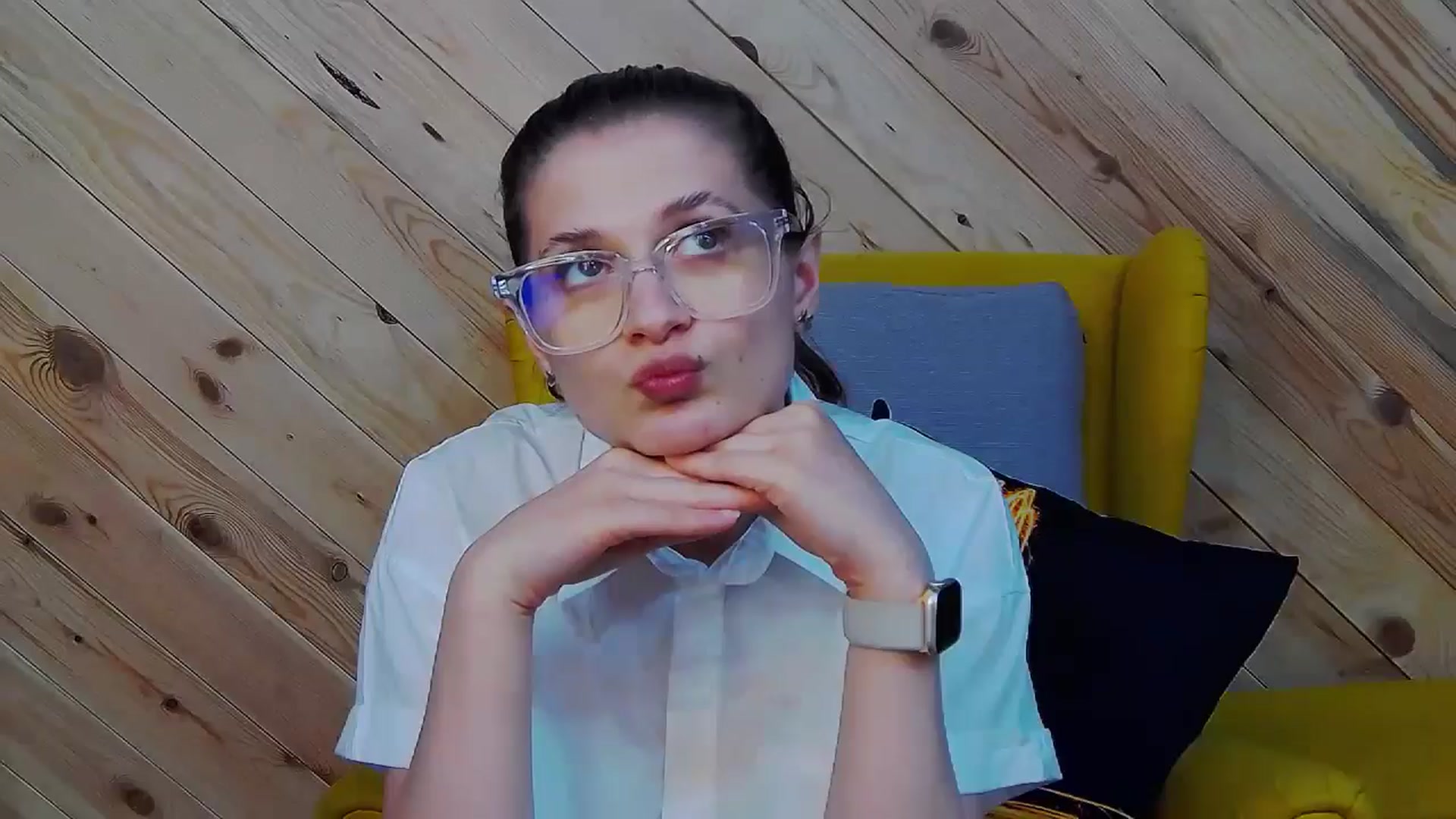 Gallery image thumbnail from LeslieKat's myfreecams stream on, 05/16/2024, 18:49 image 13 of 20