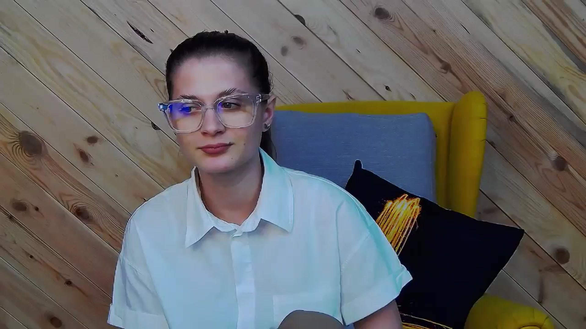 Gallery image thumbnail from LeslieKat's myfreecams stream on, 05/16/2024, 18:49 image 19 of 20