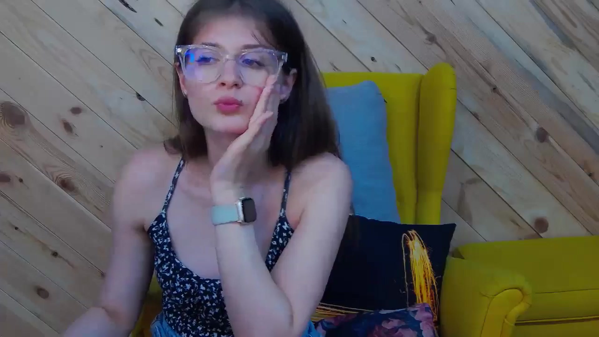 Gallery image thumbnail from LeslieKat's myfreecams stream on, 05/19/2024, 19:47 image 20 of 20