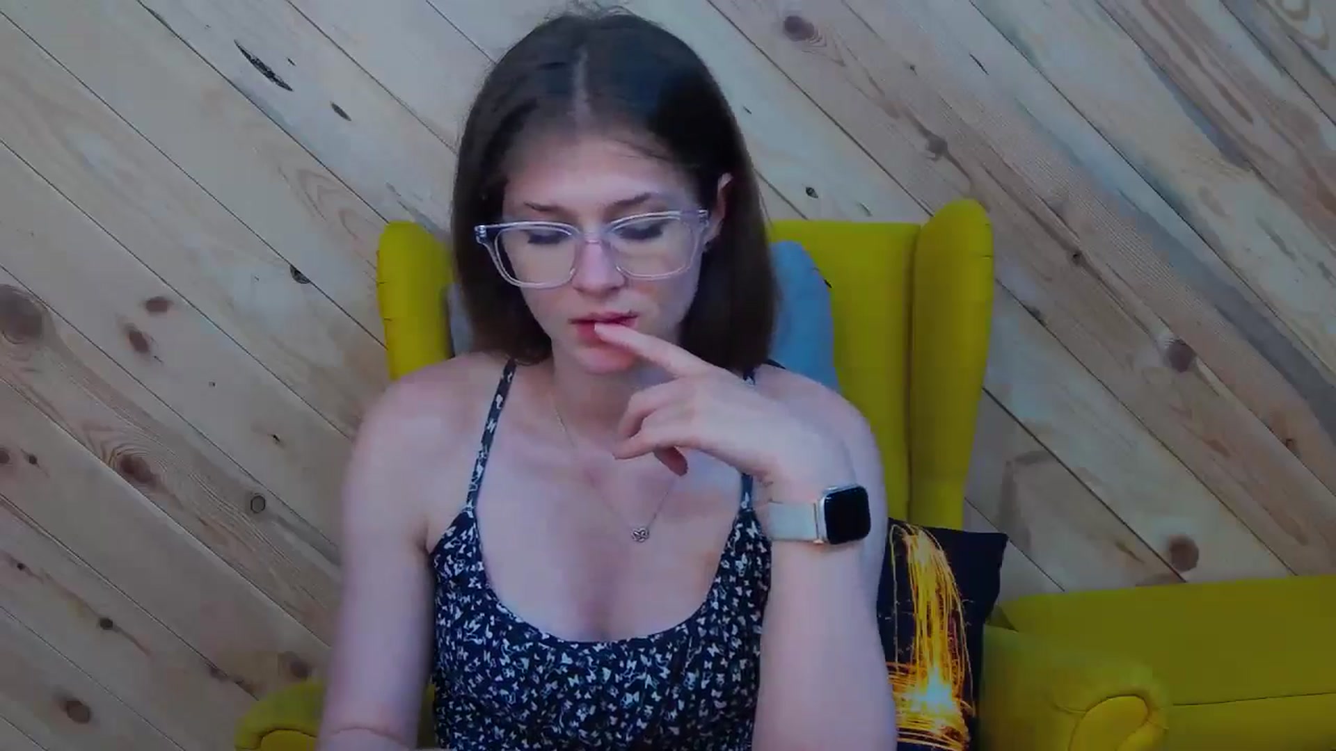 Gallery image thumbnail from LeslieKat's myfreecams stream on, 05/20/2024, 24:03 image 11 of 20