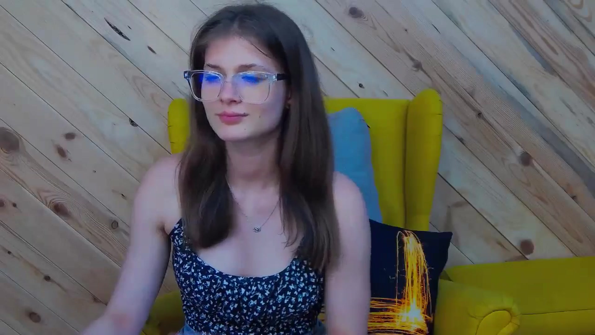 Gallery image thumbnail from LeslieKat's myfreecams stream on, 05/20/2024, 24:03 image 10 of 20
