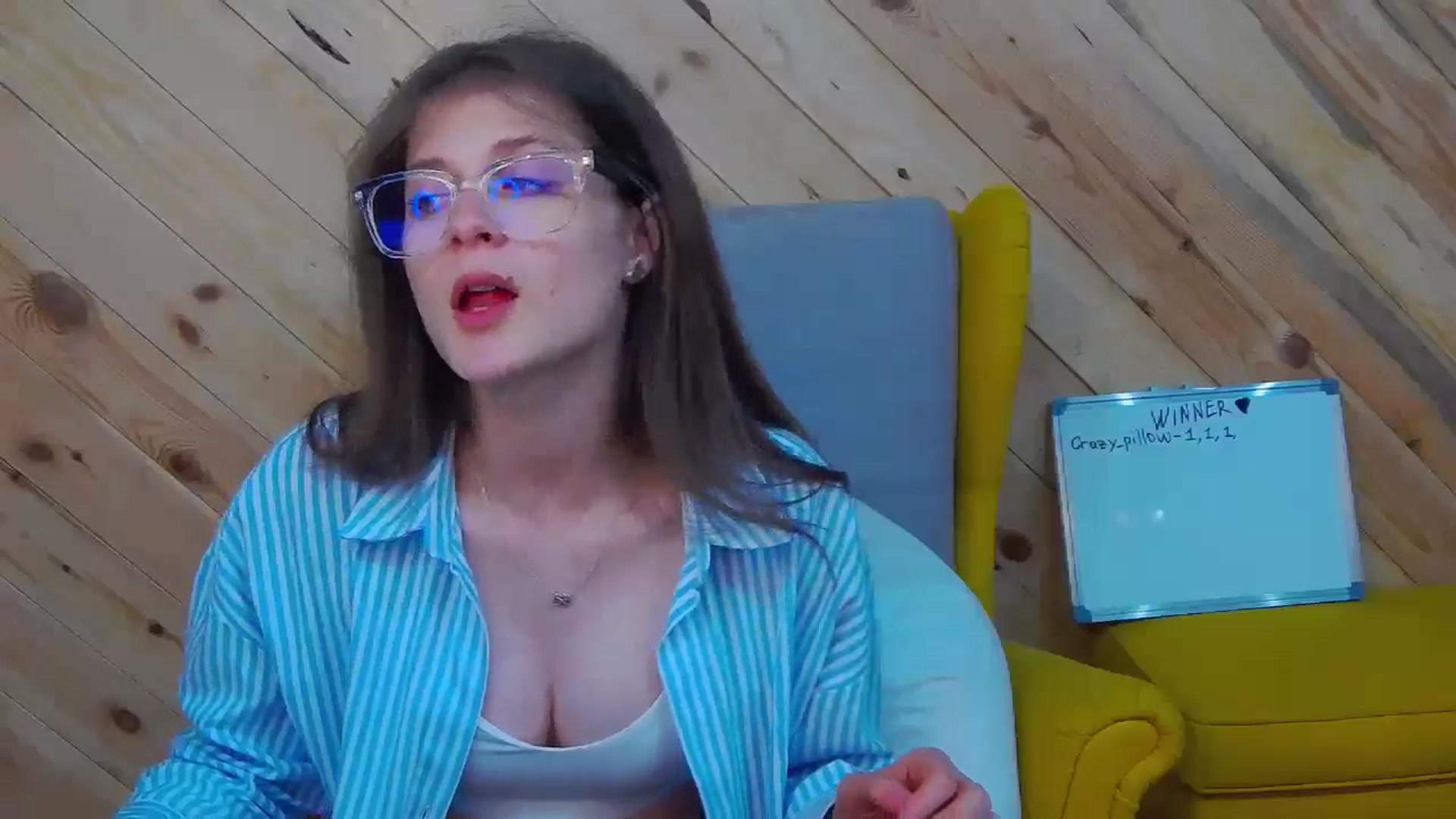 Gallery image thumbnail from LeslieKat's myfreecams stream on, 05/20/2024, 20:37 image 10 of 20