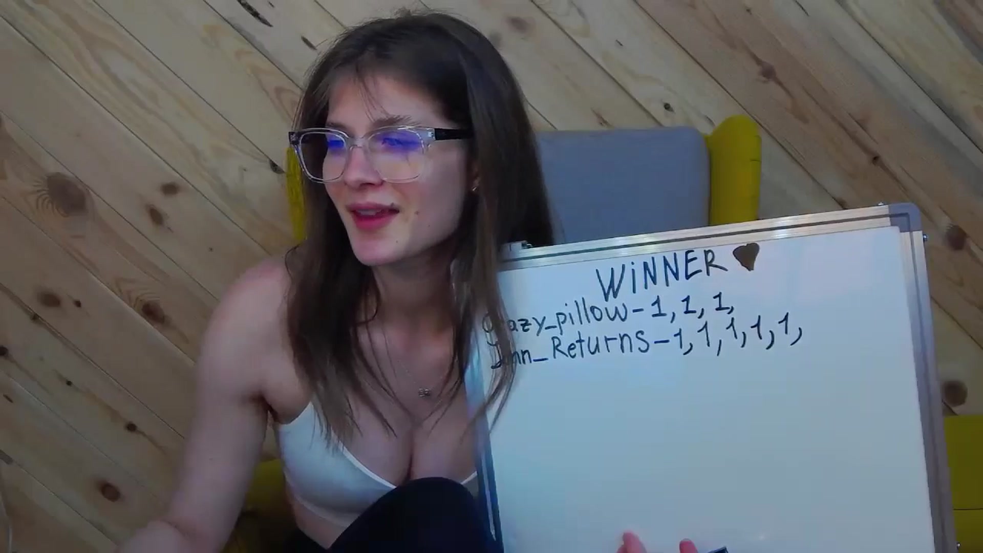 Gallery image thumbnail from LeslieKat's myfreecams stream on, 05/20/2024, 21:21 image 10 of 20