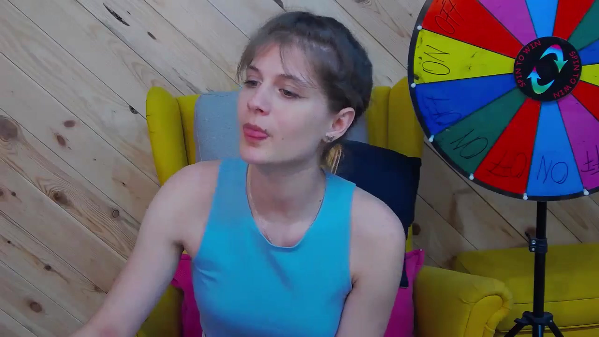 Gallery image thumbnail from LeslieKat's myfreecams stream on, 05/24/2024, 19:36 image 9 of 20