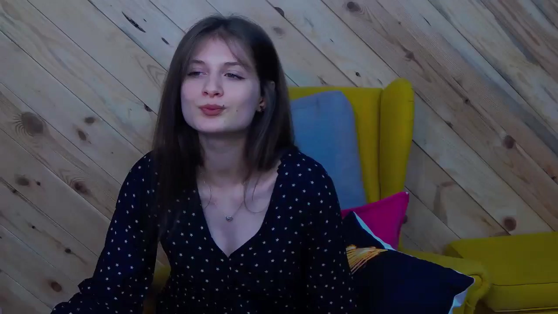 Gallery image thumbnail from LeslieKat's myfreecams stream on, 05/26/2024, 16:46 image 3 of 20