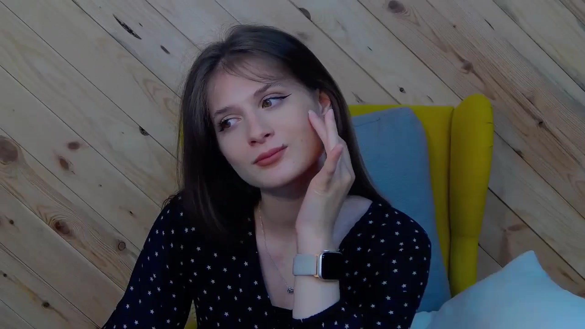 Gallery image thumbnail from LeslieKat's myfreecams stream on, 05/27/2024, 18:39 image 5 of 20