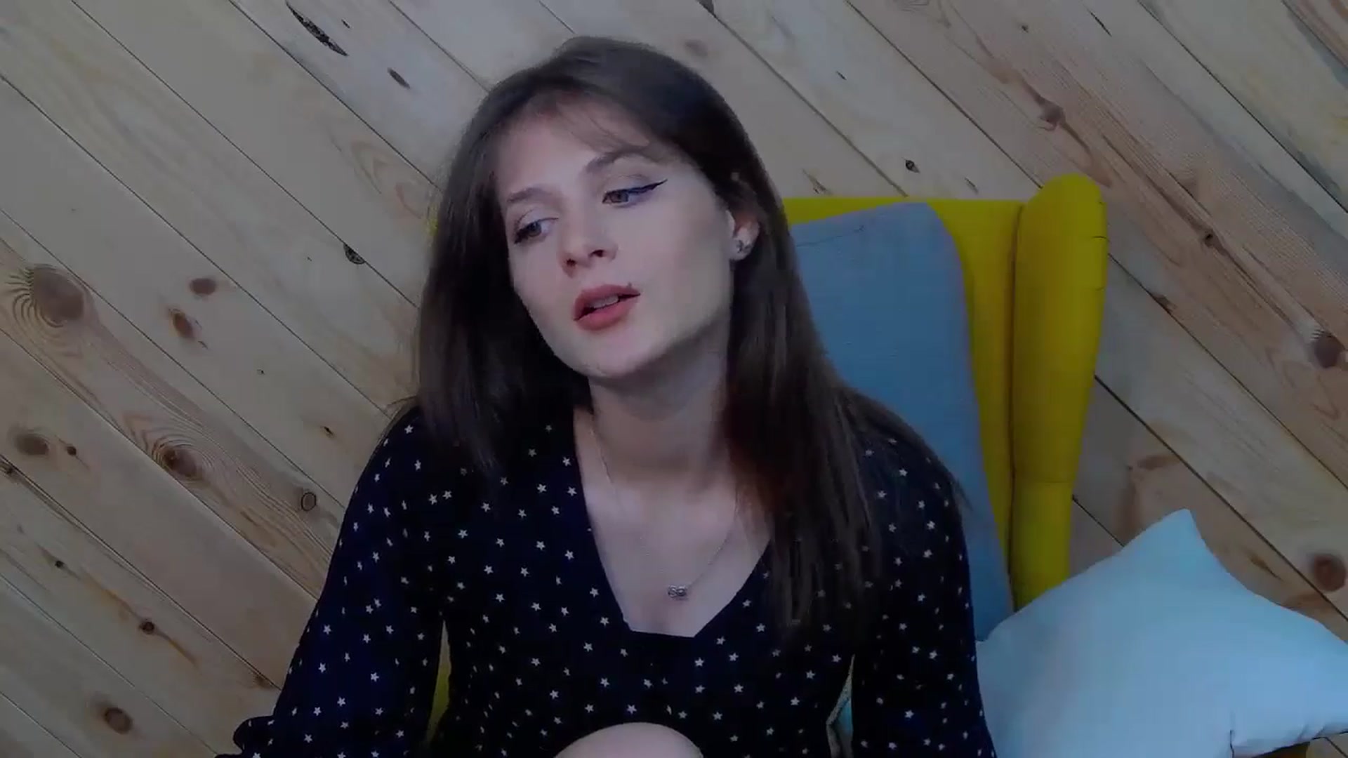 Gallery image thumbnail from LeslieKat's myfreecams stream on, 05/27/2024, 18:39 image 4 of 20
