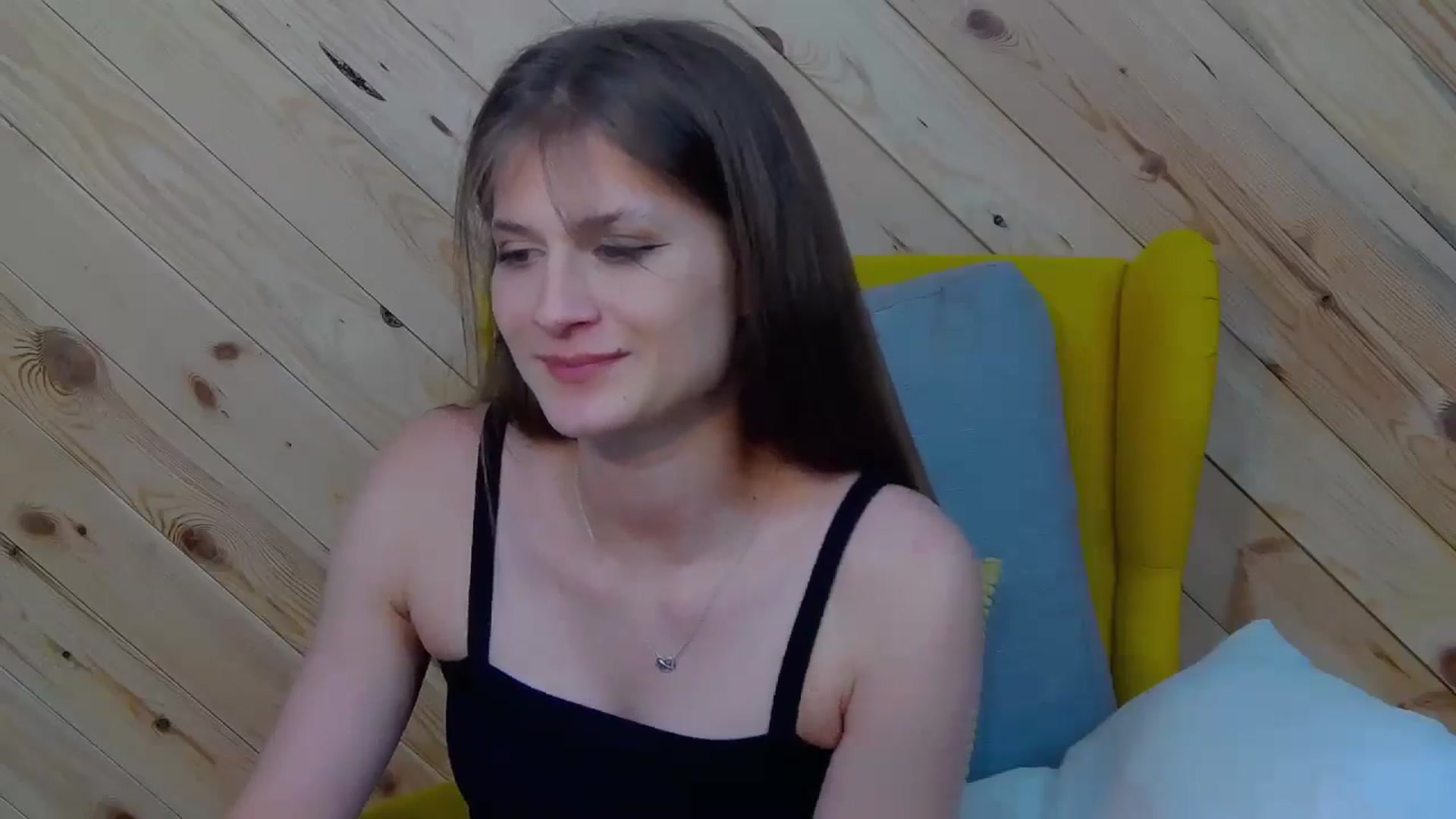 Gallery image thumbnail from LeslieKat's myfreecams stream on, 05/27/2024, 20:15 image 17 of 20