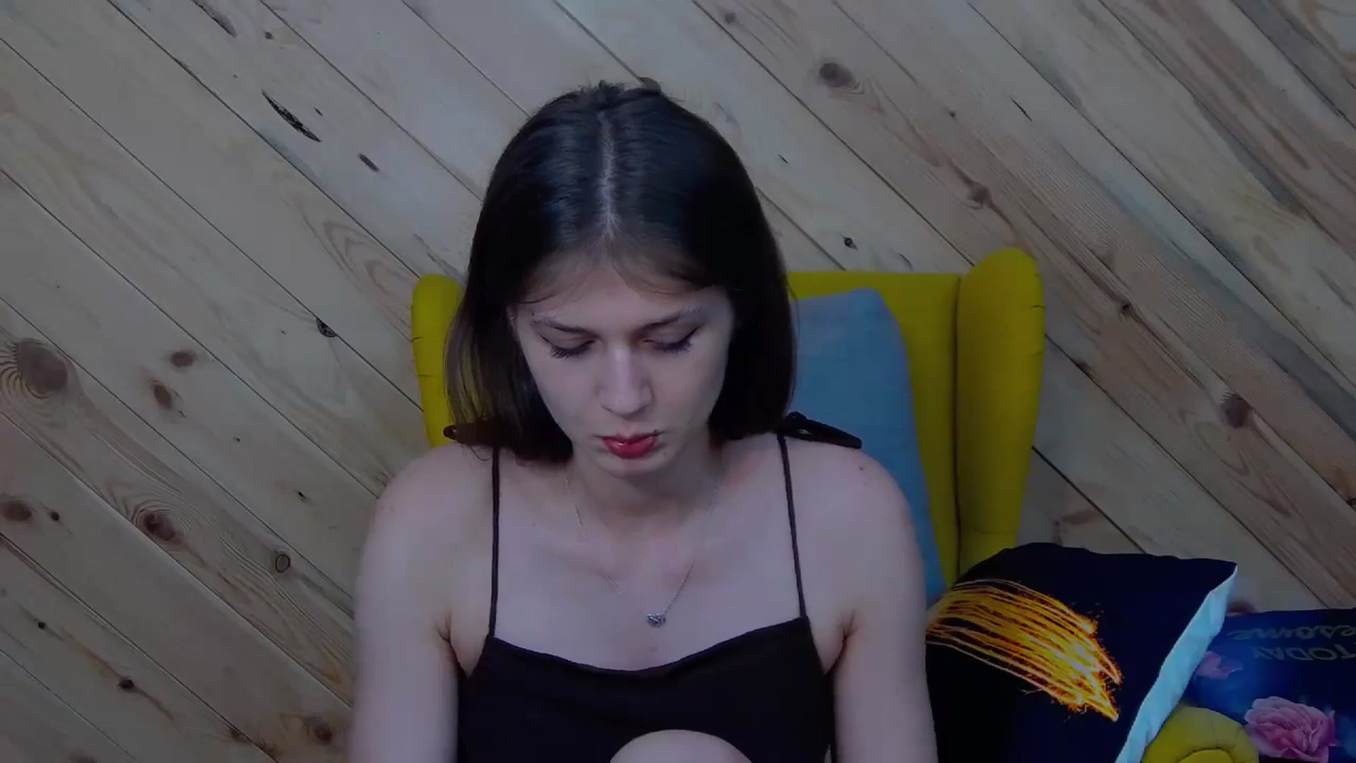 Gallery image thumbnail from LeslieKat's myfreecams stream on, 05/28/2024, 18:13 image 8 of 20