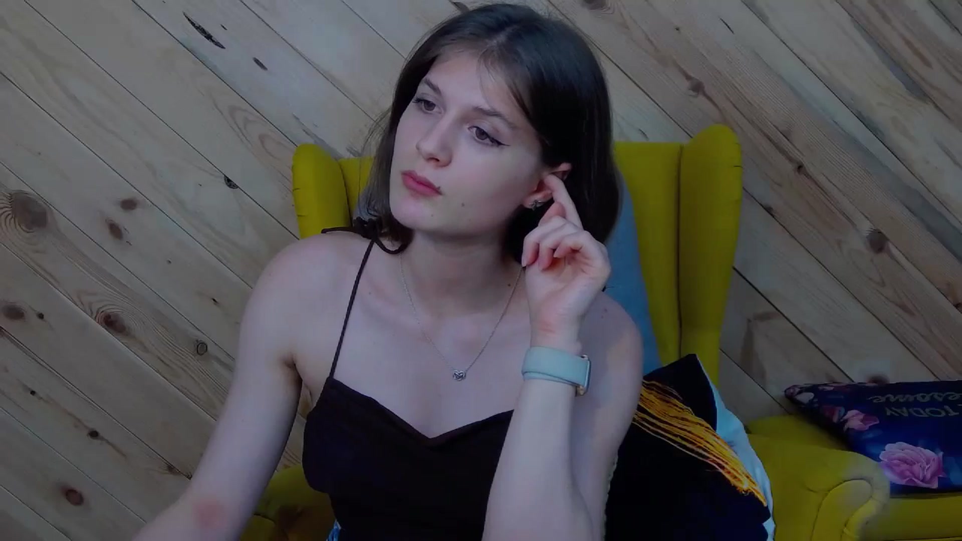Gallery image thumbnail from LeslieKat's myfreecams stream on, 05/28/2024, 18:13 image 15 of 20