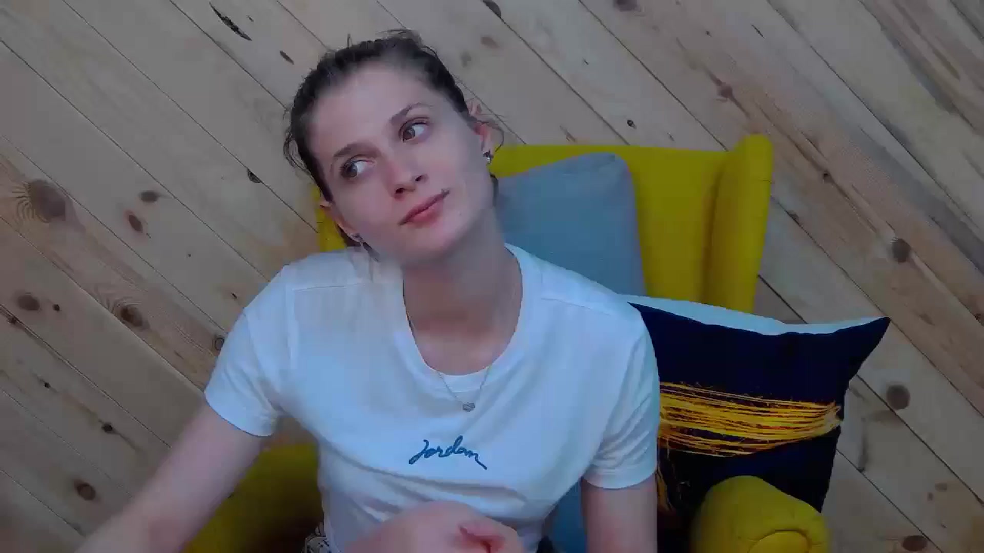 Gallery image thumbnail from LeslieKat's myfreecams stream on, 05/31/2024, 19:09 image 19 of 20