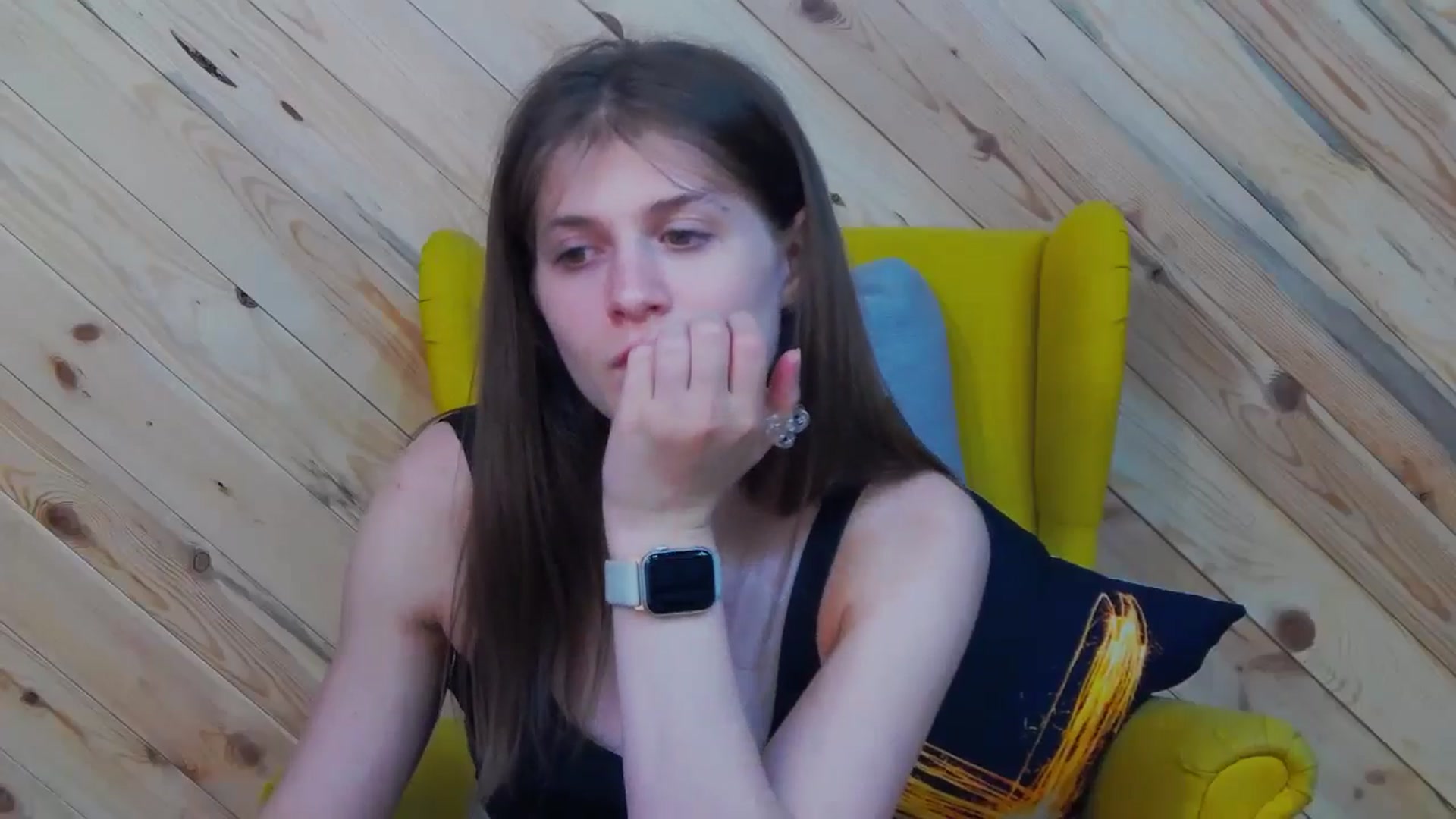 Gallery image thumbnail from LeslieKat's myfreecams stream on, 06/05/2024, 23:21 image 15 of 20