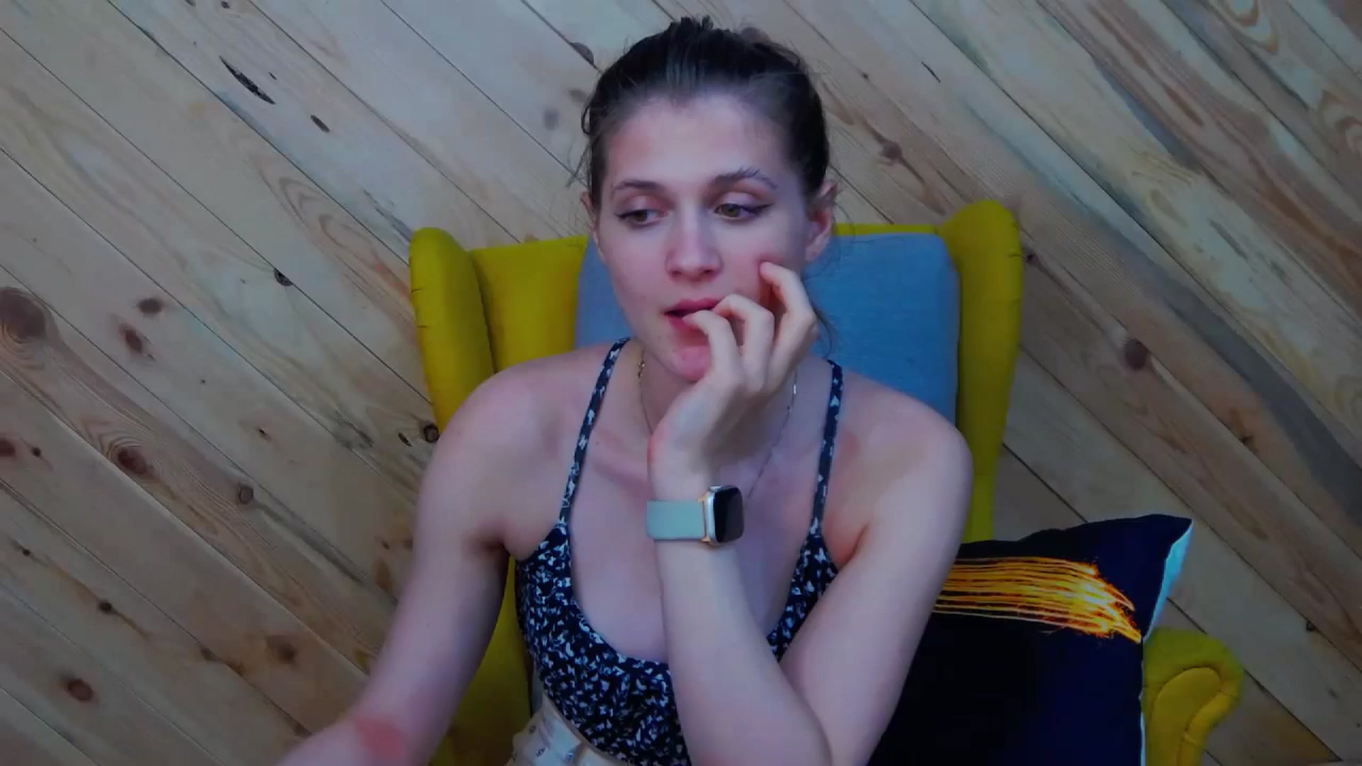 Gallery image thumbnail from LeslieKat's myfreecams stream on, 06/10/2024, 22:09 image 12 of 20