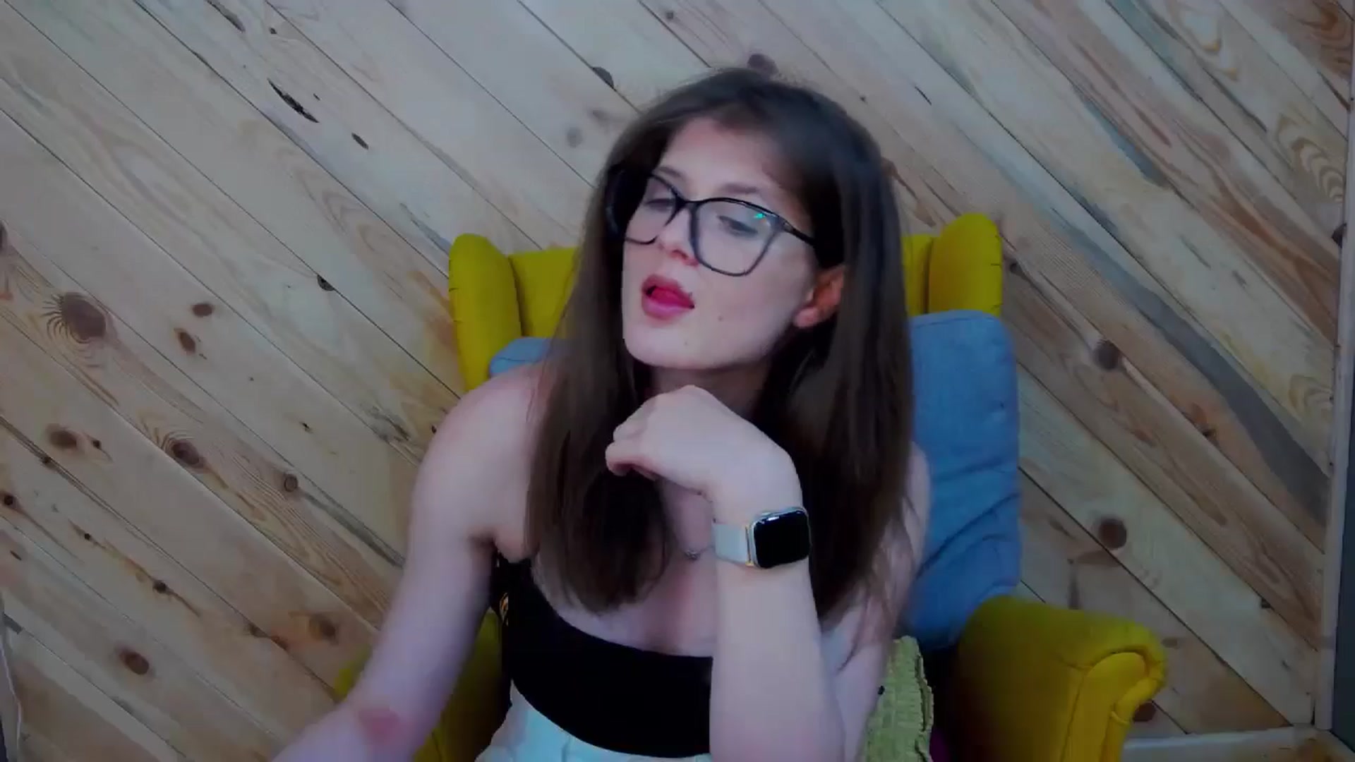Gallery image thumbnail from LeslieKat's myfreecams stream on, 06/14/2024, 18:43 image 18 of 20