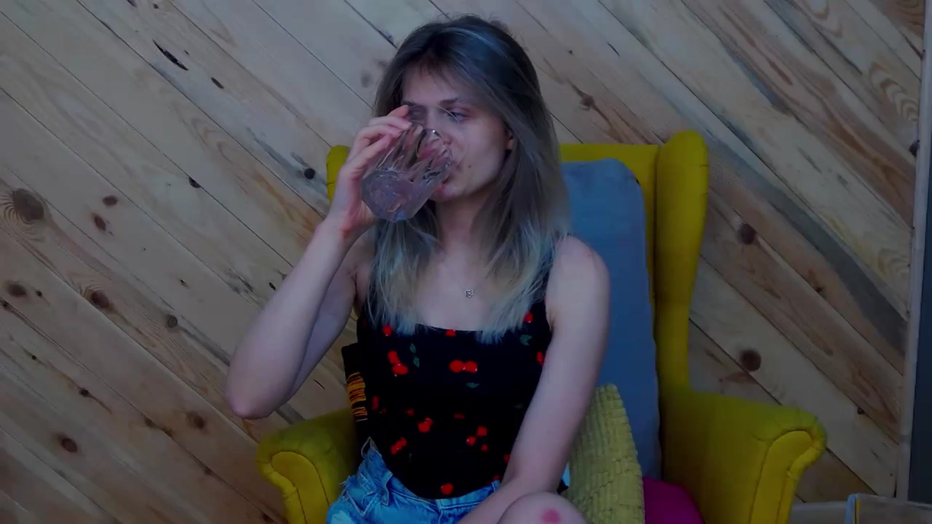 Gallery image thumbnail from LeslieKat's myfreecams stream on, 06/23/2024, 19:36 image 8 of 20