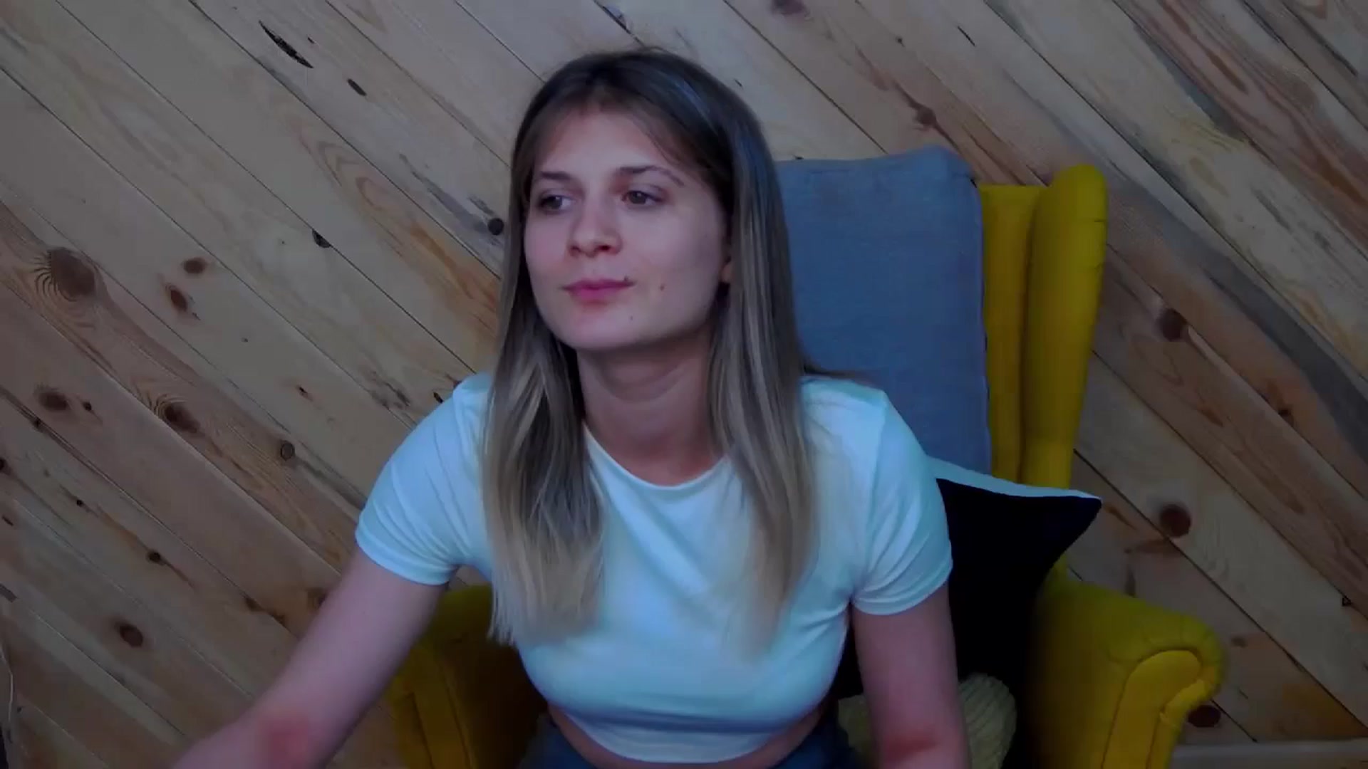 Gallery image thumbnail from LeslieKat's myfreecams stream on, 06/24/2024, 23:40 image 18 of 20
