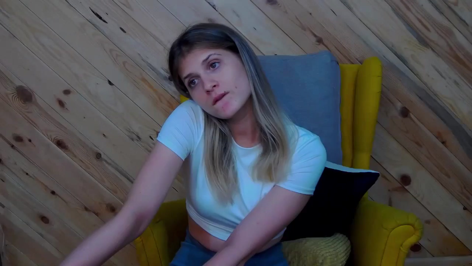 Gallery image thumbnail from LeslieKat's myfreecams stream on, 06/24/2024, 23:40 image 8 of 20