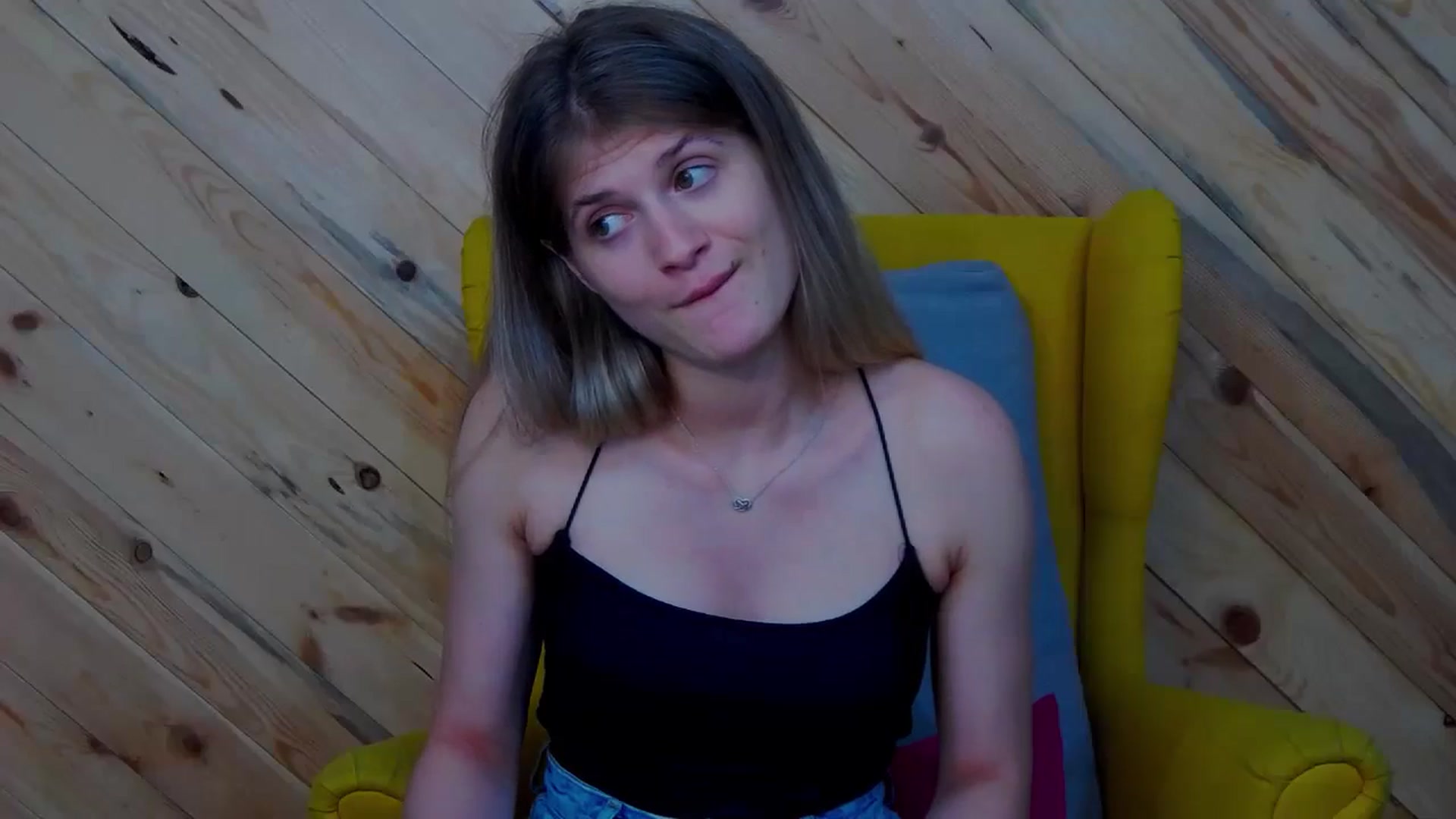 Gallery image thumbnail from LeslieKat's myfreecams stream on, 06/26/2024, 18:58 image 16 of 20
