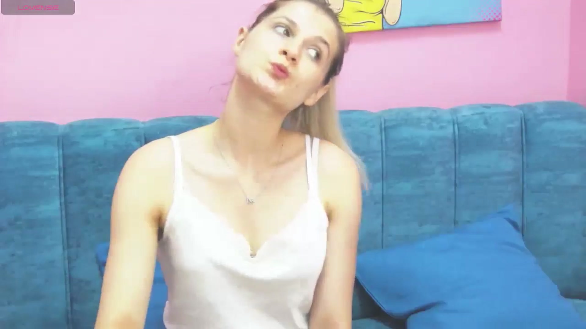 Gallery image thumbnail from LeslieKat's myfreecams stream on, 06/28/2024, 17:54 image 10 of 20