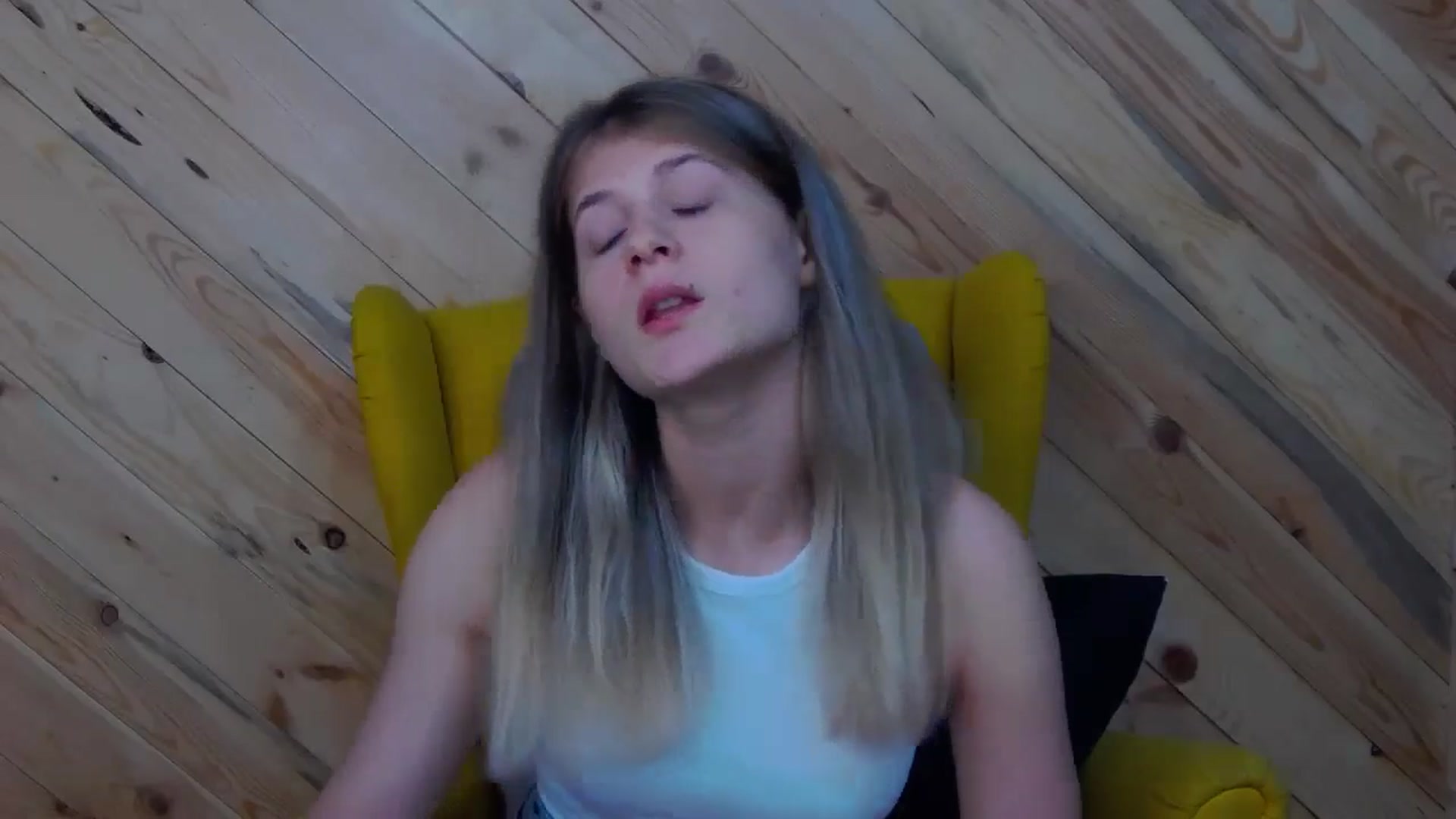 Gallery image thumbnail from LeslieKat's myfreecams stream on, 06/29/2024, 17:34 image 15 of 20
