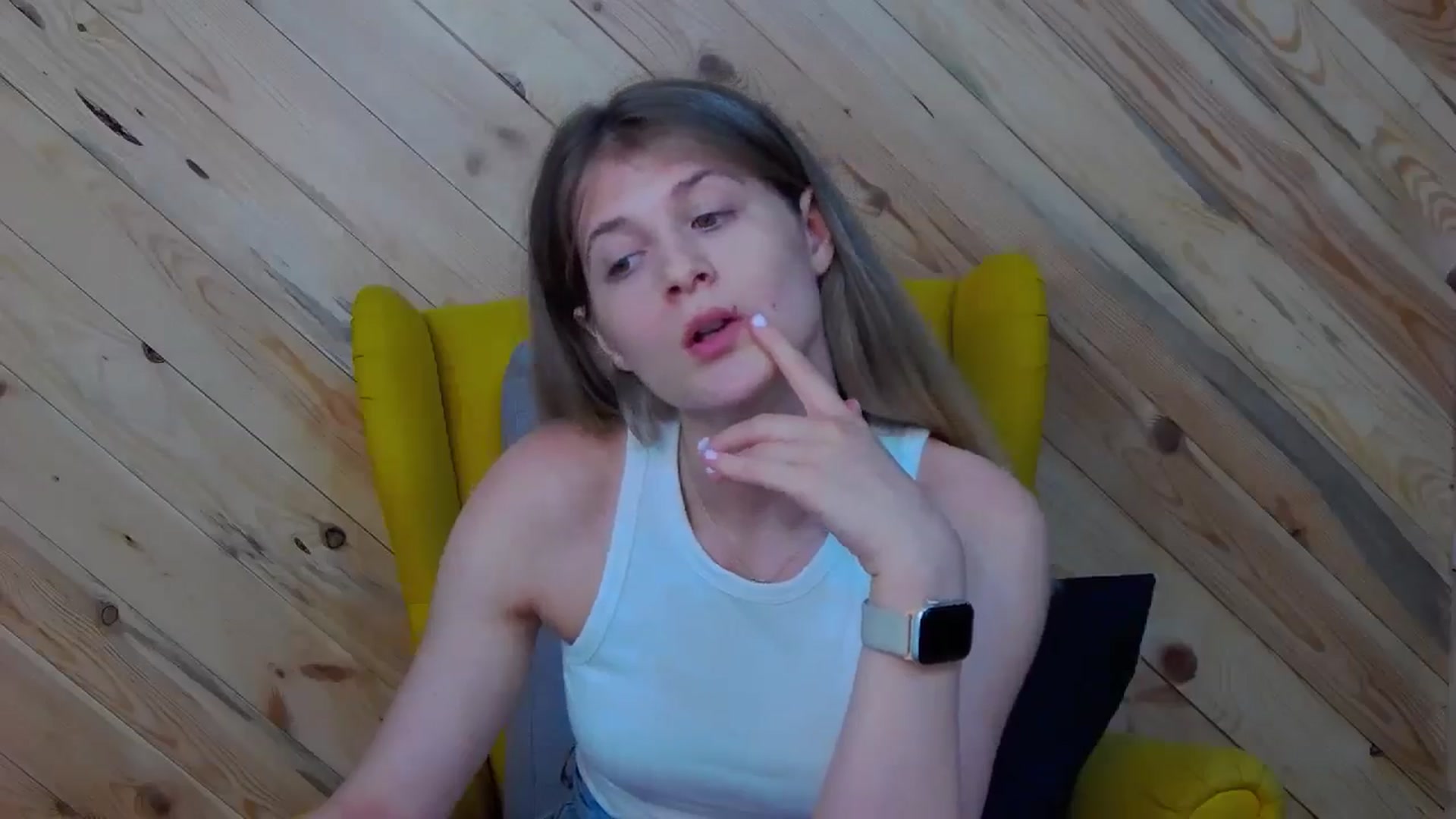 Gallery image thumbnail from LeslieKat's myfreecams stream on, 06/29/2024, 17:34 image 9 of 20