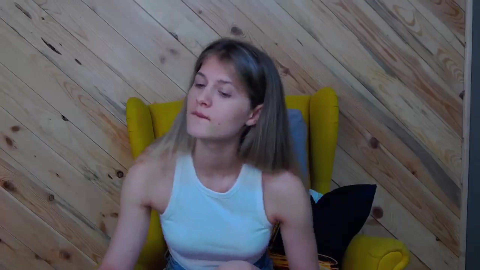 Gallery image thumbnail from LeslieKat's myfreecams stream on, 06/29/2024, 17:34 image 8 of 20