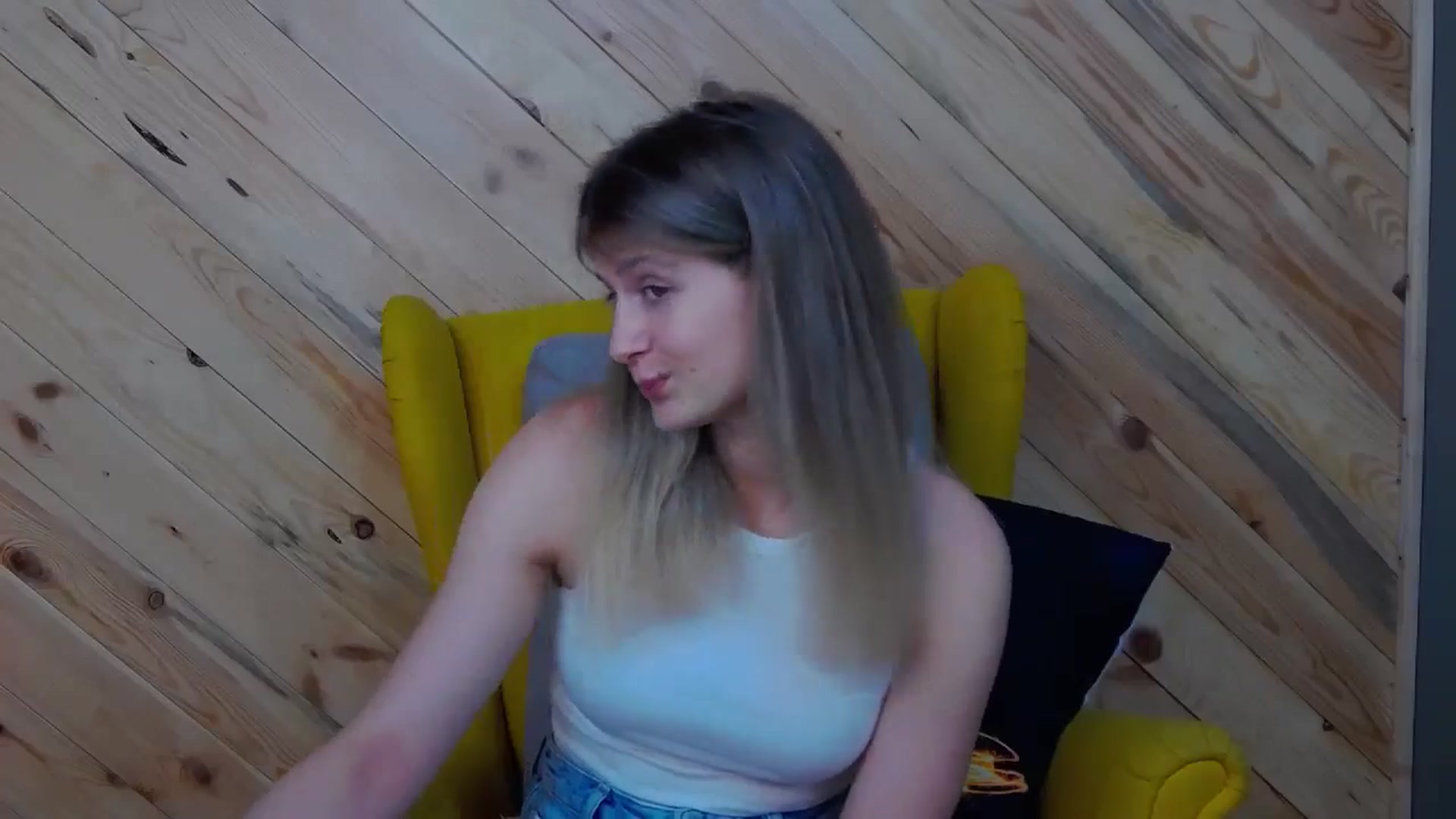 Gallery image thumbnail from LeslieKat's myfreecams stream on, 06/29/2024, 17:34 image 3 of 20