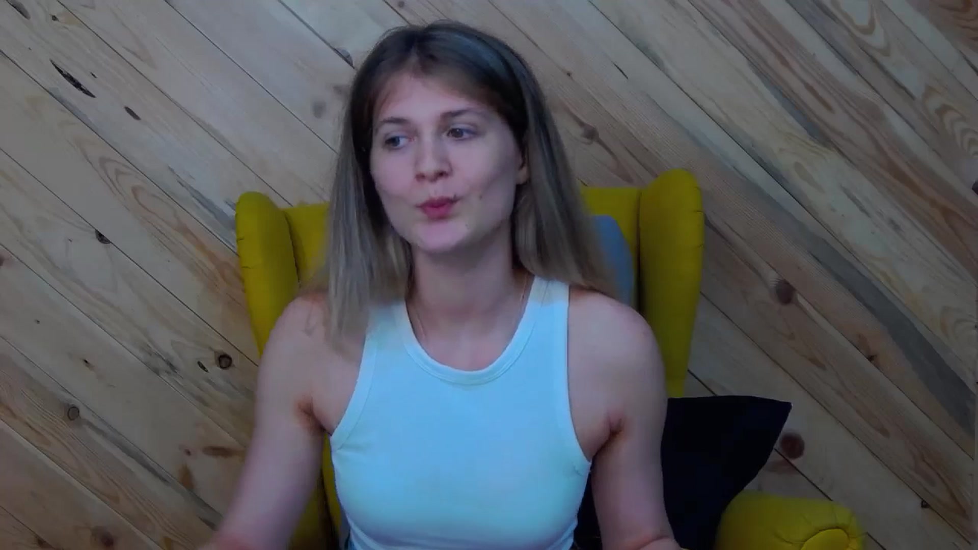 Gallery image thumbnail from LeslieKat's myfreecams stream on, 06/29/2024, 20:56 image 4 of 20
