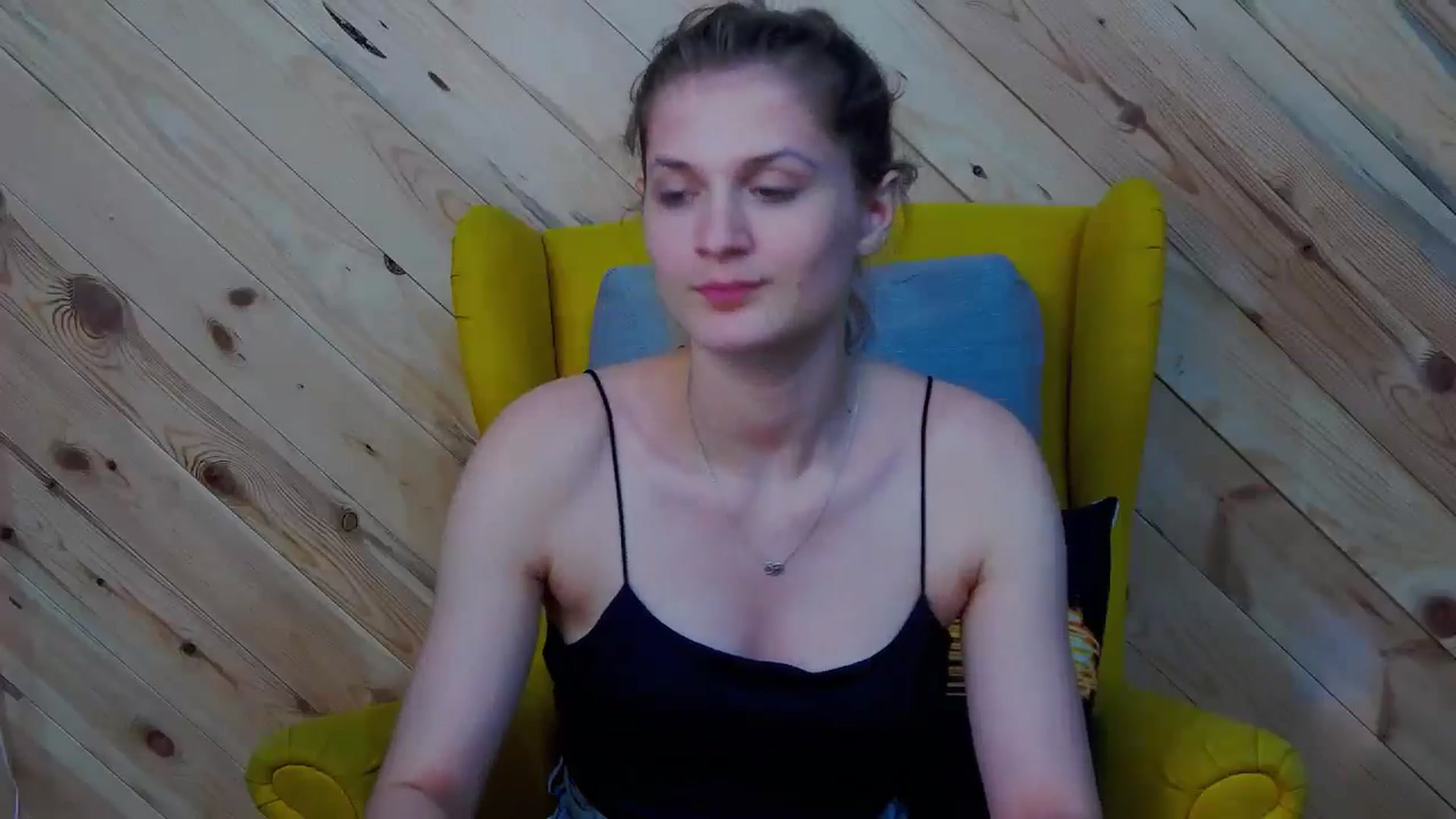 Gallery image thumbnail from LeslieKat's myfreecams stream on, 07/03/2024, 20:06 image 8 of 20