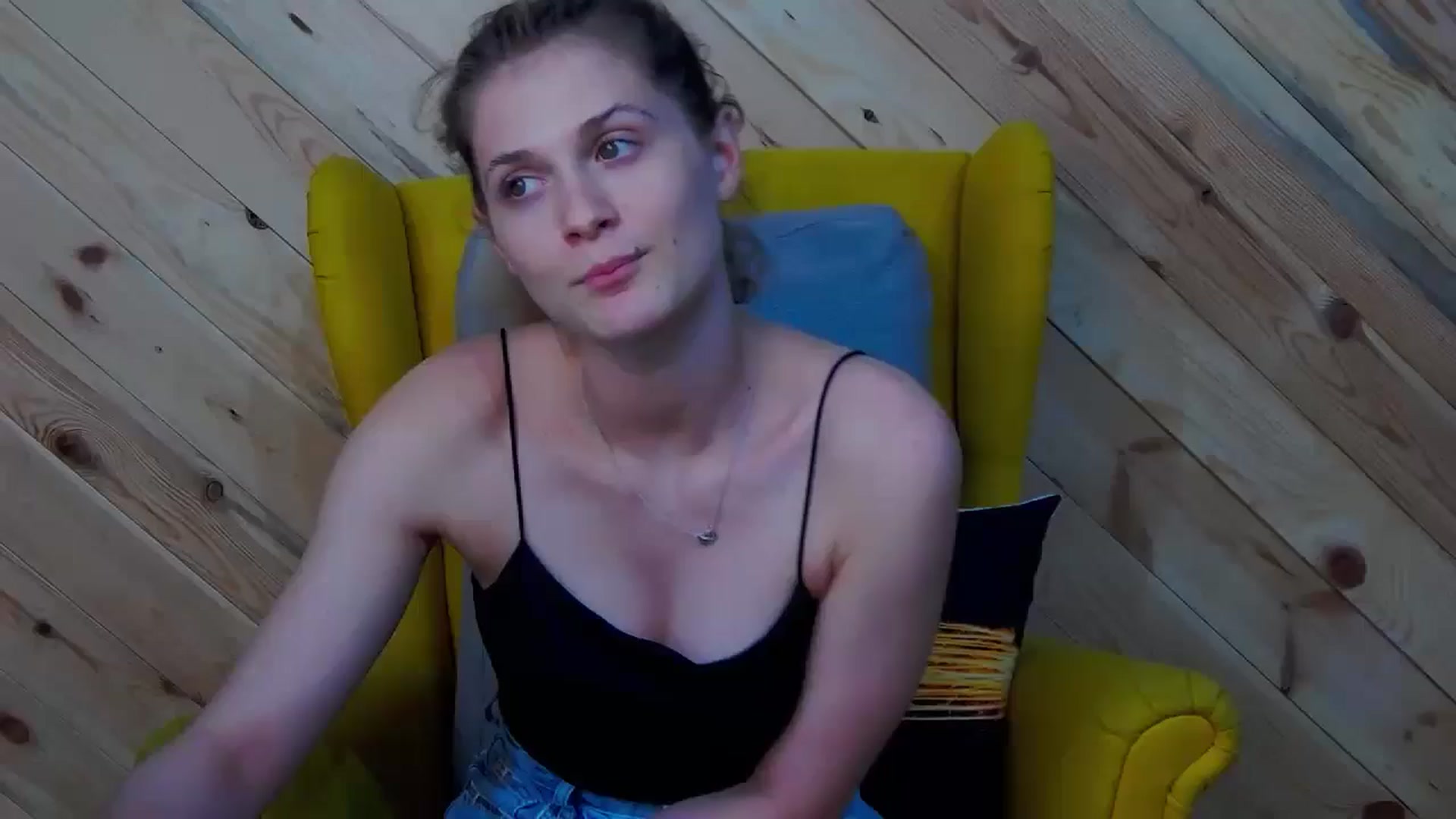 Gallery image thumbnail from LeslieKat's myfreecams stream on, 07/03/2024, 23:21 image 2 of 20