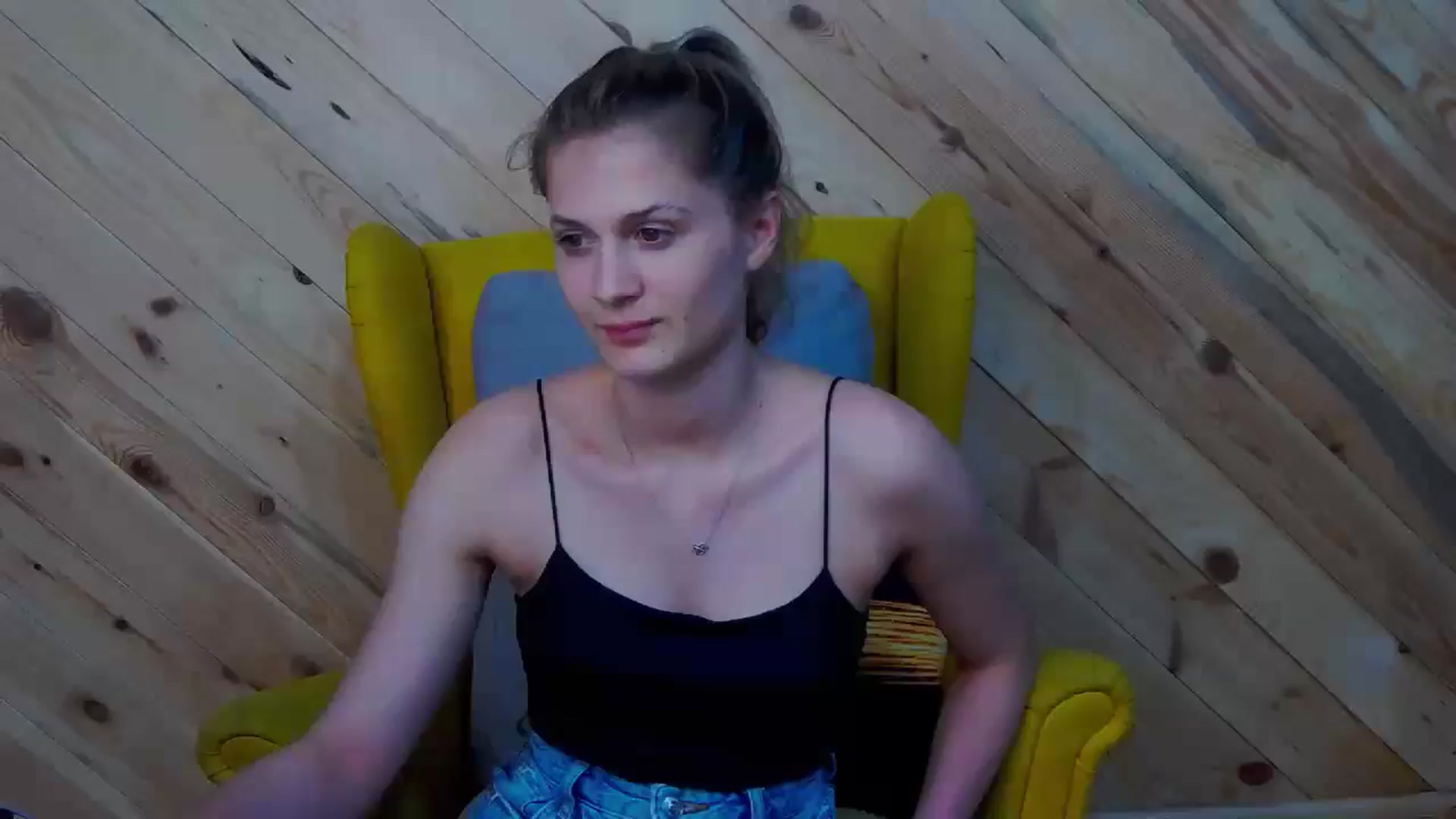 Gallery image thumbnail from LeslieKat's myfreecams stream on, 07/03/2024, 23:34 image 4 of 20