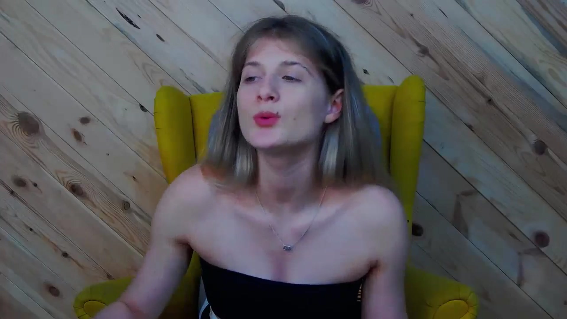 Gallery image thumbnail from LeslieKat's myfreecams stream on, 07/04/2024, 20:05 image 2 of 20