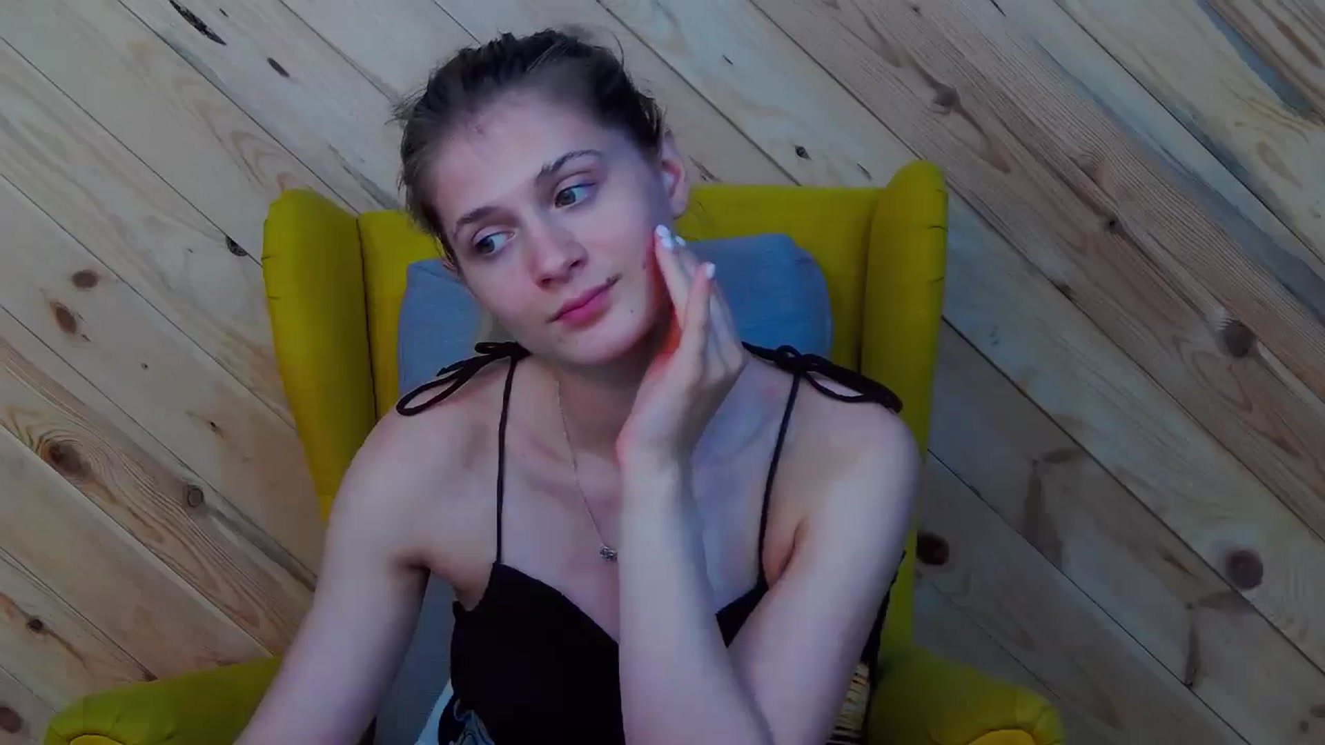 Gallery image thumbnail from LeslieKat's myfreecams stream on, 07/05/2024, 18:24 image 16 of 20