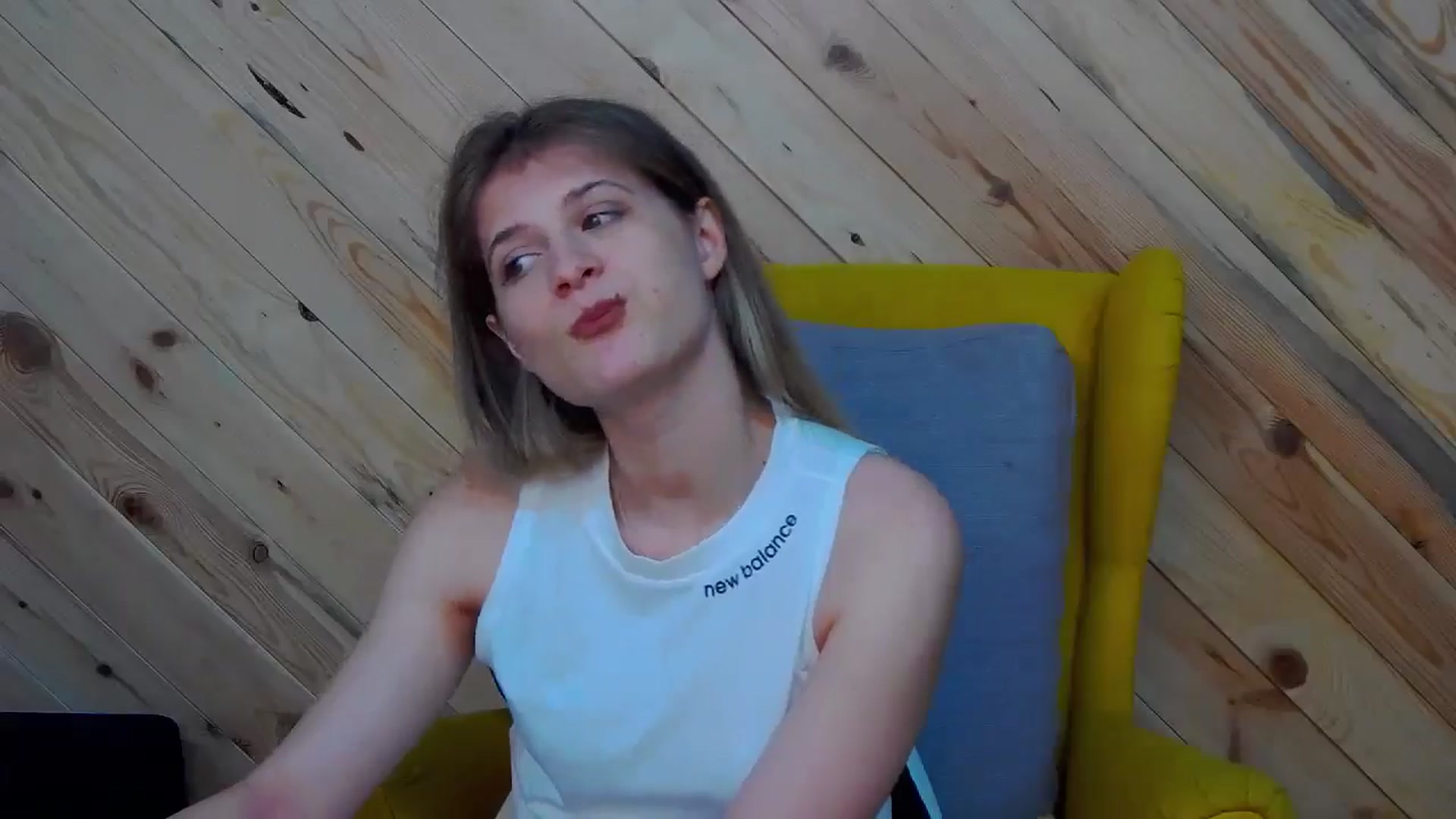 Gallery image thumbnail from LeslieKat's myfreecams stream on, 07/07/2024, 17:18 image 4 of 20