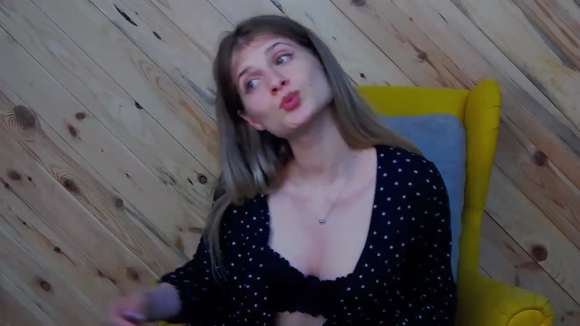 Gallery image thumbnail from LeslieKat's myfreecams stream on, 07/08/2024, 20:29 image 13 of 20