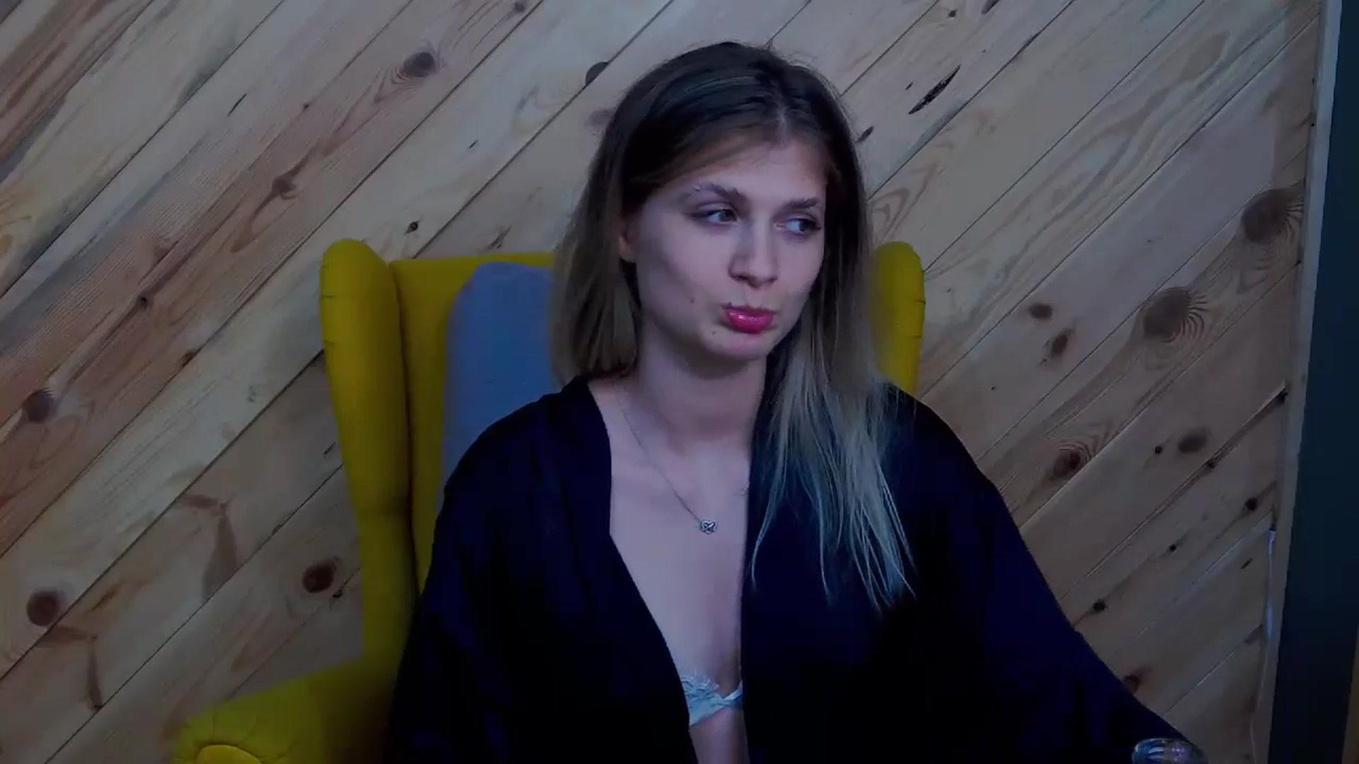 Gallery image thumbnail from LeslieKat's myfreecams stream on, 07/13/2024, 23:22 image 8 of 20