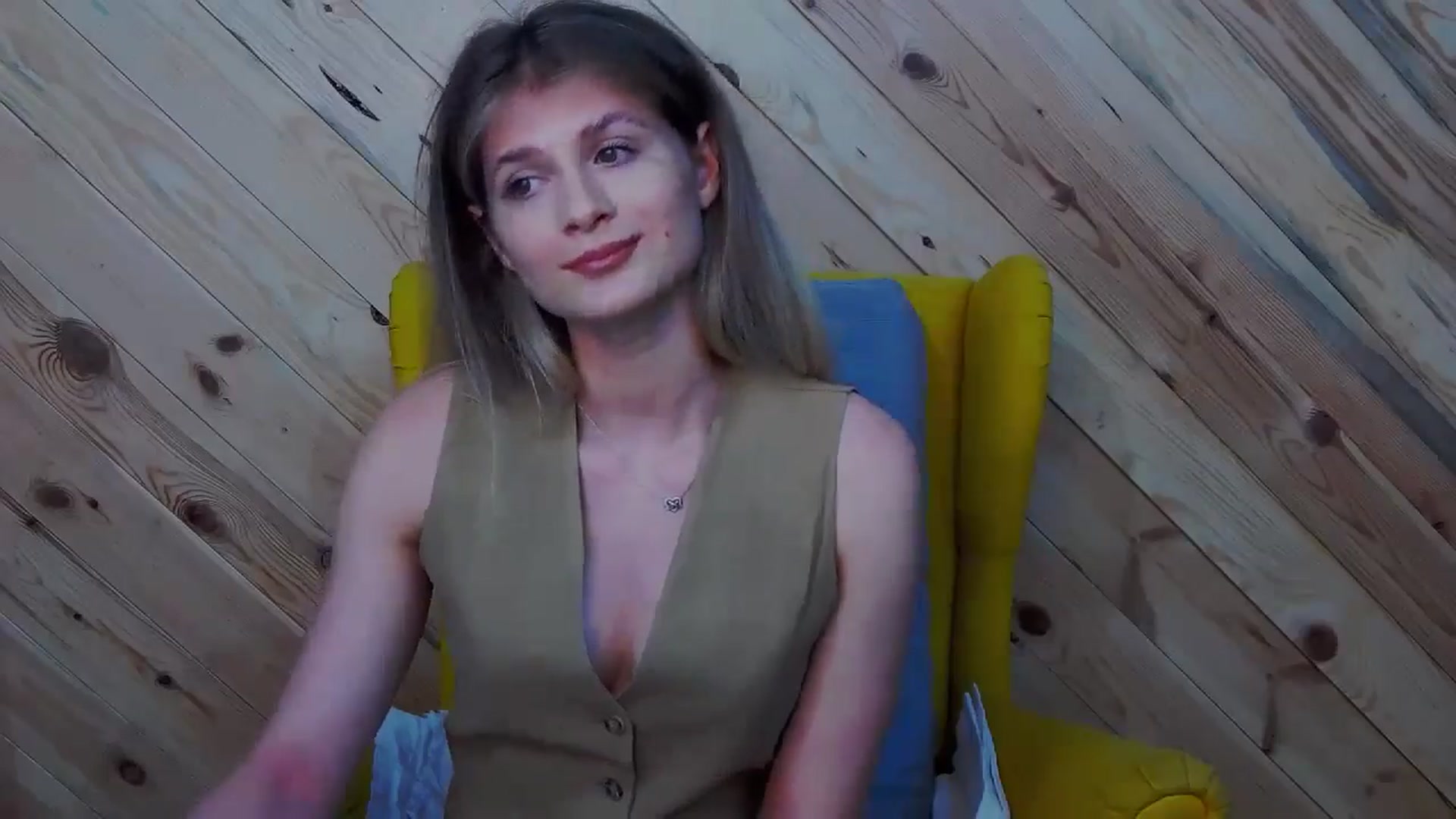 Gallery image thumbnail from LeslieKat's myfreecams stream on, 07/19/2024, 17:33 image 7 of 20