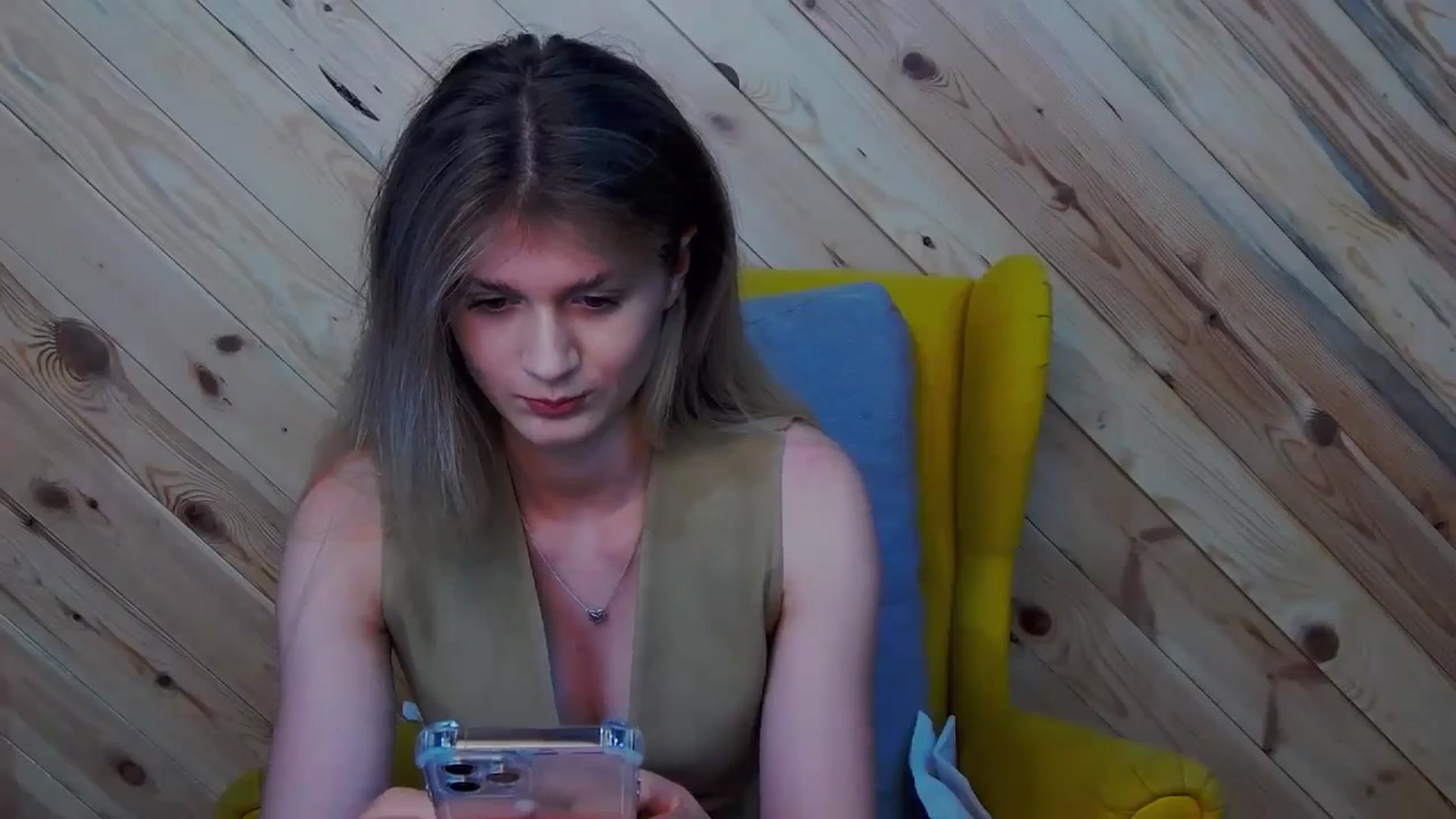 Gallery image thumbnail from LeslieKat's myfreecams stream on, 07/19/2024, 18:02 image 5 of 20